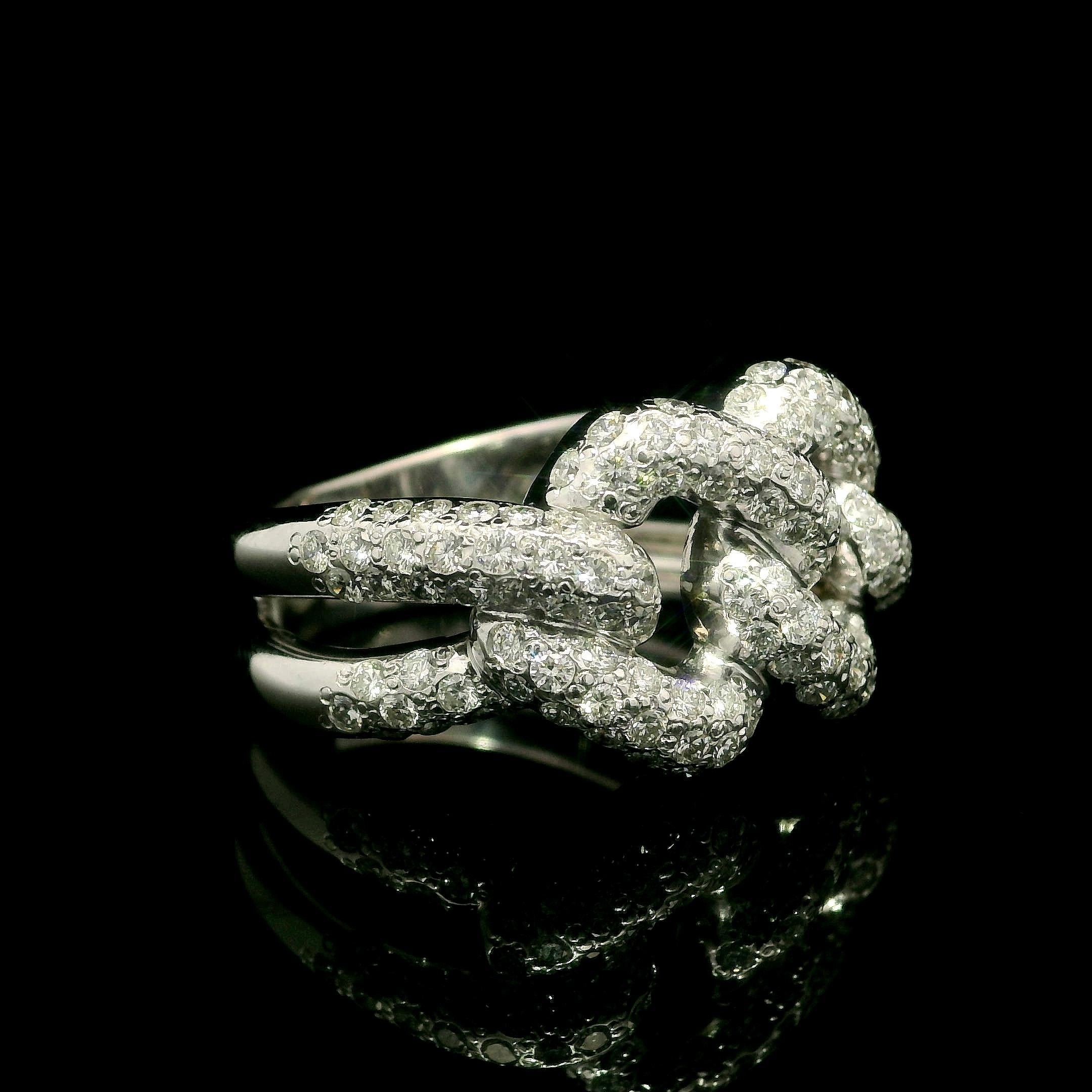Well Made 18k White Gold 2.40ctw Pave Diamond Curb Link Band Ring For Sale 8