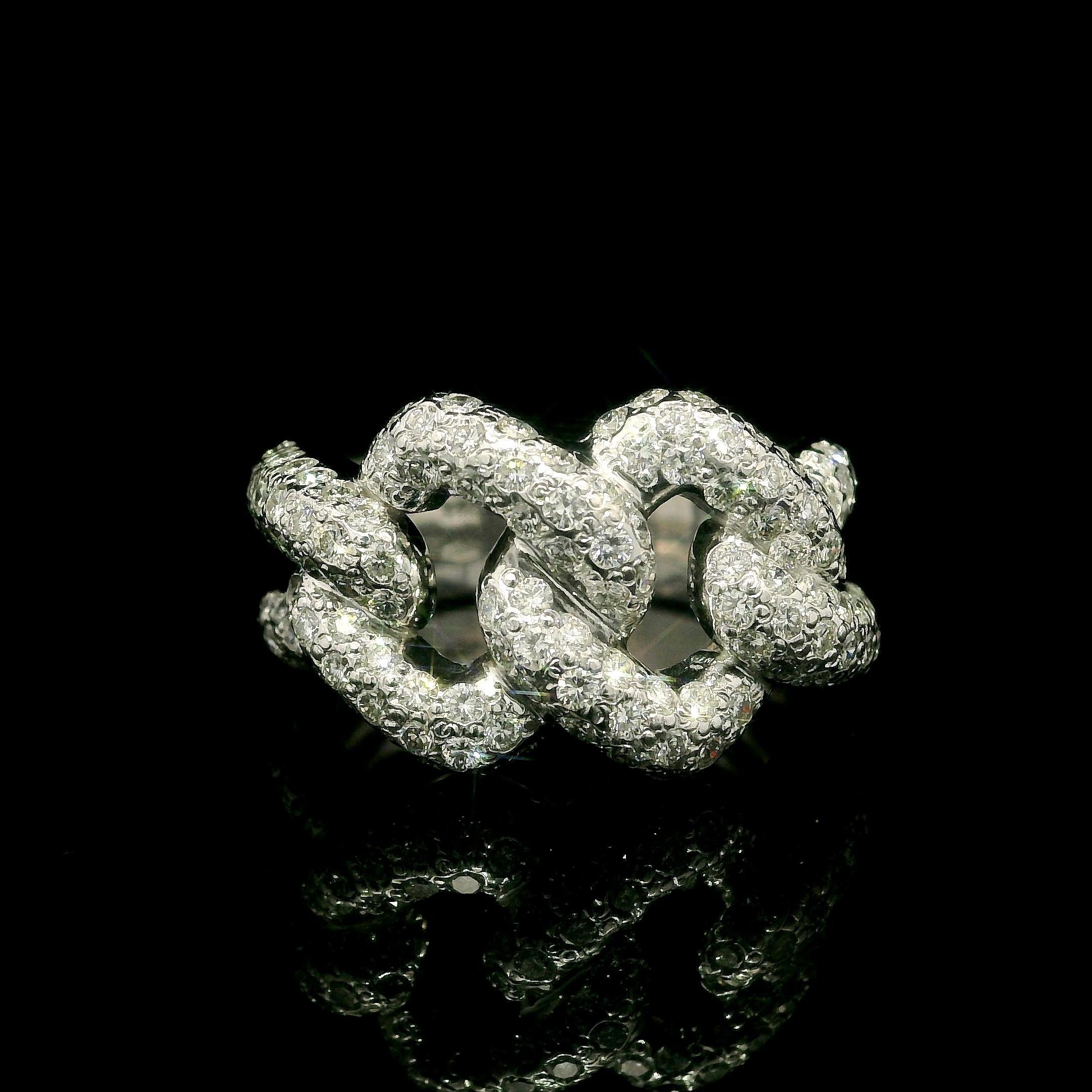 Well Made 18k White Gold 2.40ctw Pave Diamond Curb Link Band Ring For Sale 9