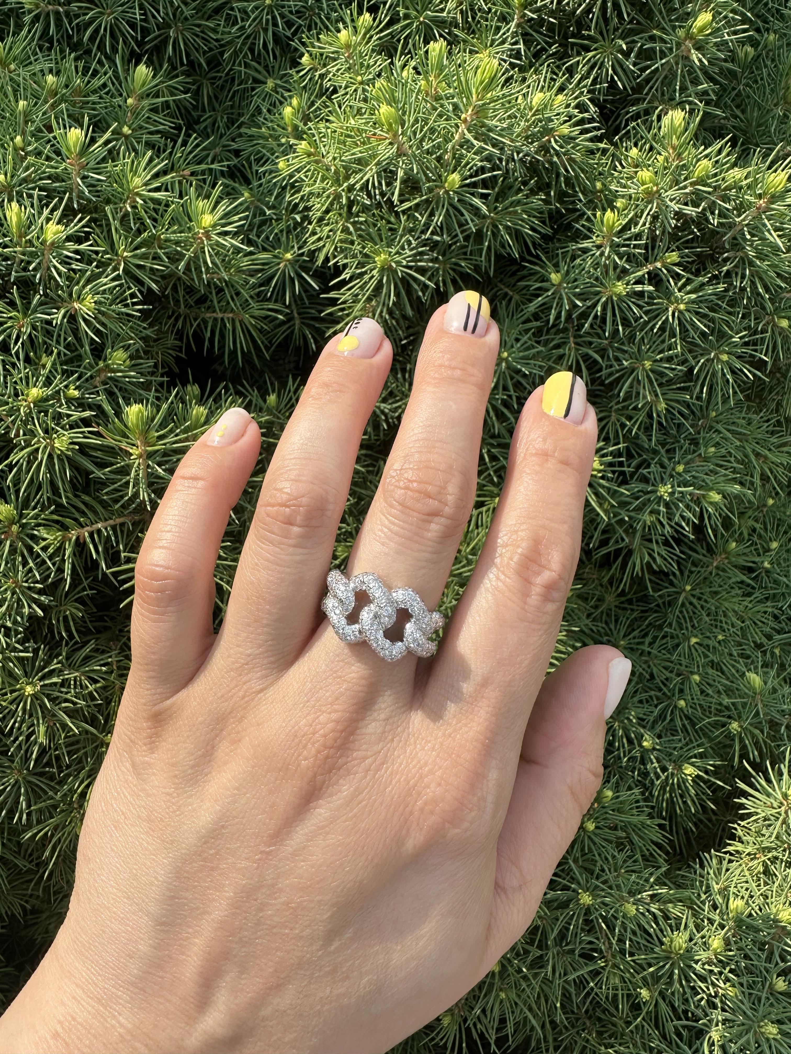 Well Made 18k White Gold 2.40ctw Pave Diamond Curb Link Band Ring For Sale 10