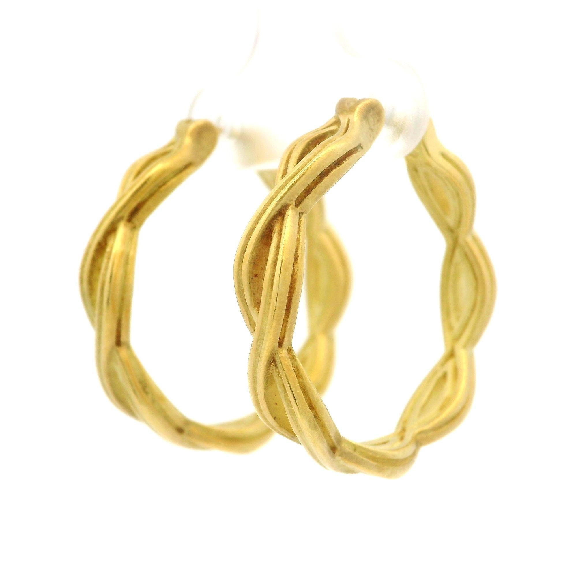 Orecchini a cerchio intrecciati Well Made in oro giallo 18 carati da 27,5 mm con finitura opaca in vendita 3