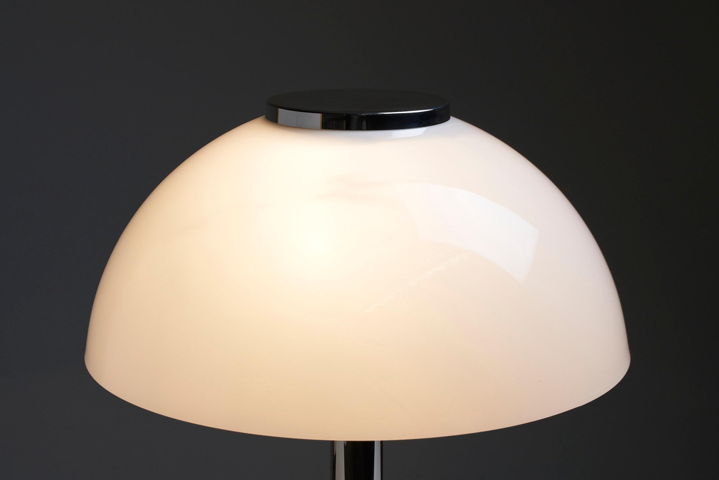 Well Made German Mushroom Table Lamp Chrome Base & Plexi Shade, Beisl Leuchte For Sale 6