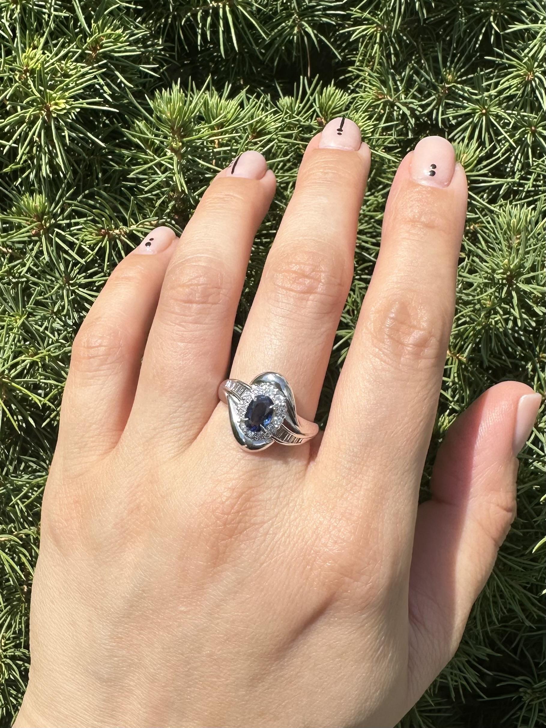 Well Made Solid Platin 1,61ctw Oval Blauer Saphir w / Diamant Cocktail-Ring im Angebot 6