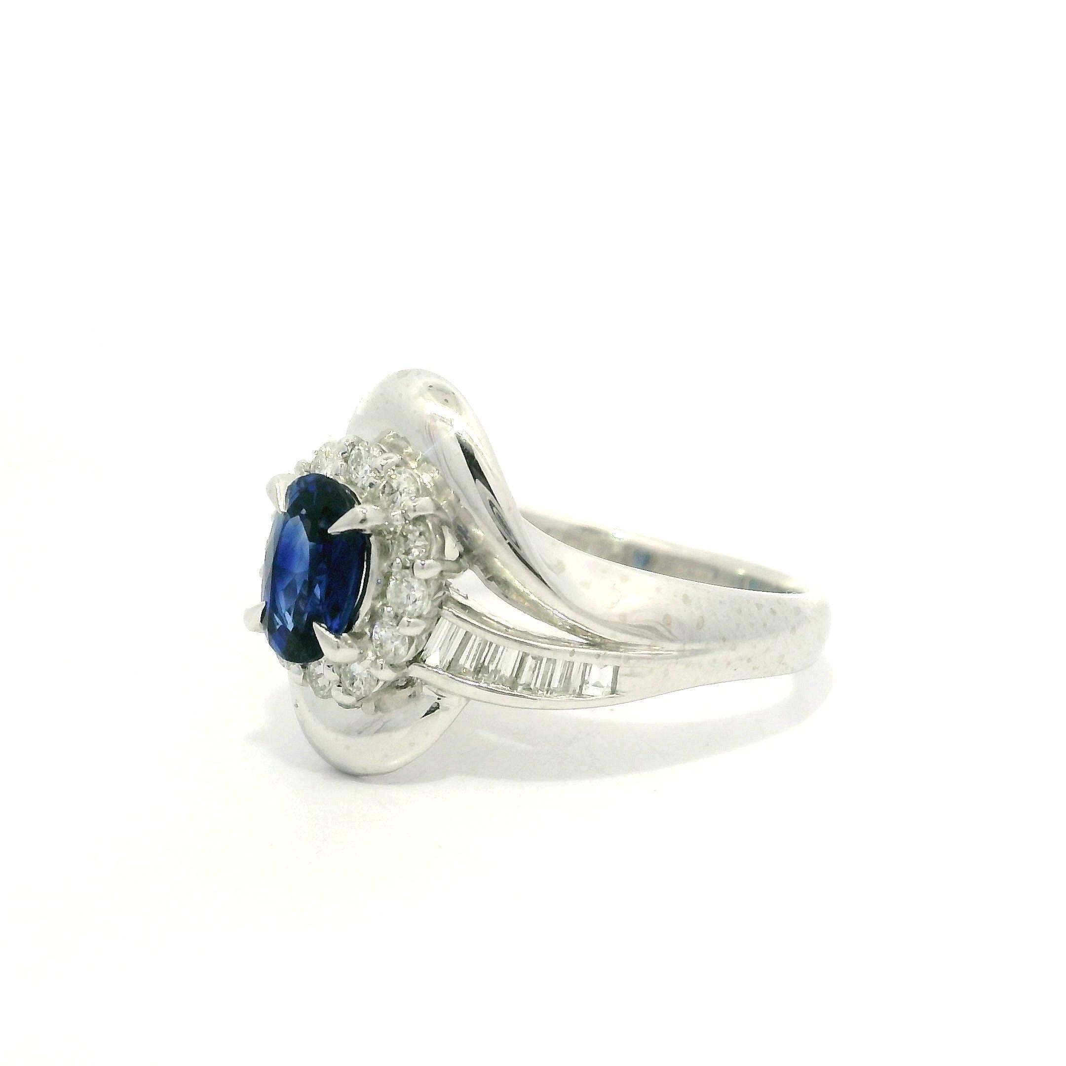 Well Made Solid Platin 1,61ctw Oval Blauer Saphir w / Diamant Cocktail-Ring im Angebot 10