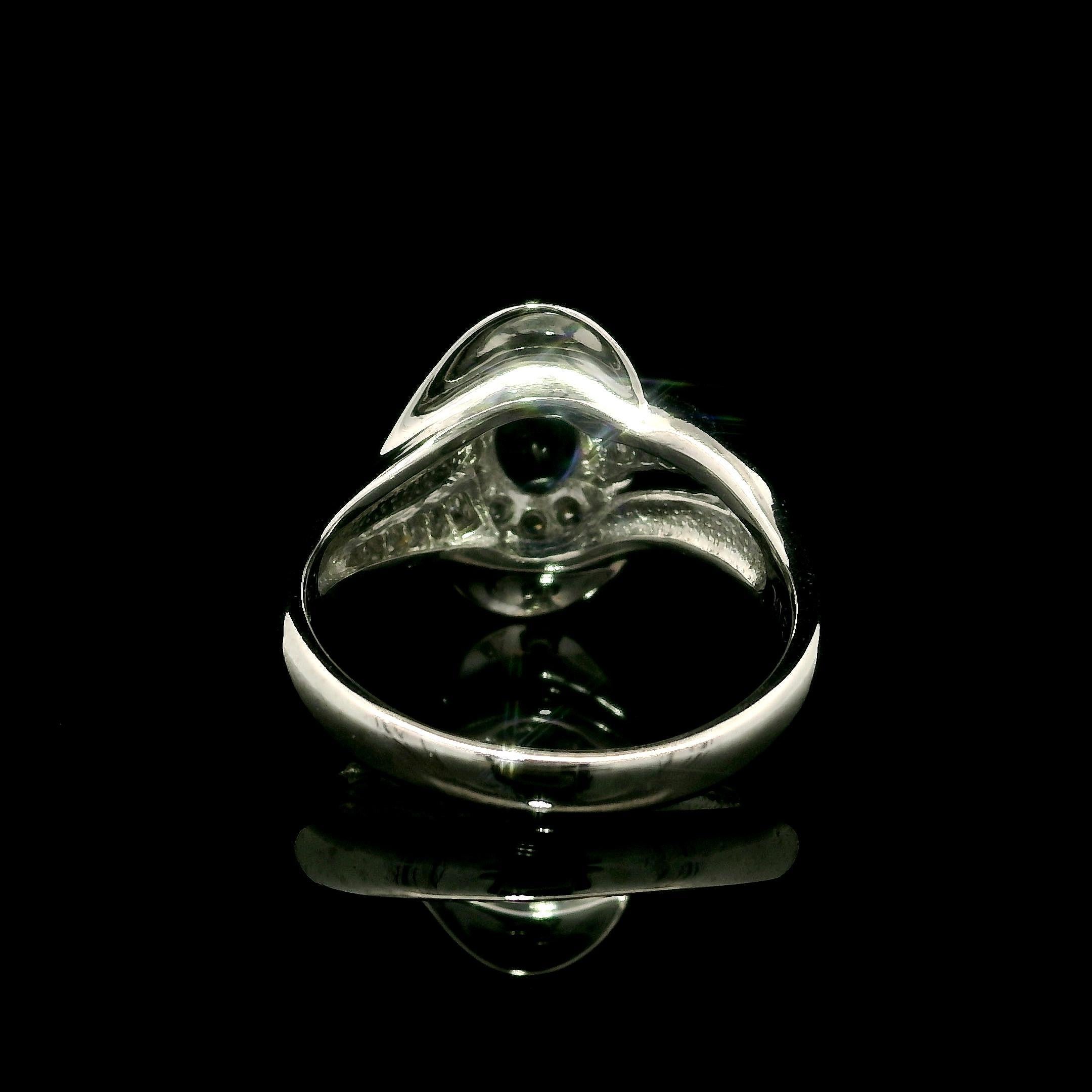 --Stein(e):--
(1) Natürlicher echter Saphir - Ovalschliff - Zackenfassung - wunderschöne saubere blaue Farbe - 7,2x4,8mm - 1,05ct (genau)
Echte natürliche Diamanten - 12 runde Brillanten mit 12 Baguette-Schliff - Zacken- und Kanalfassung - schöne