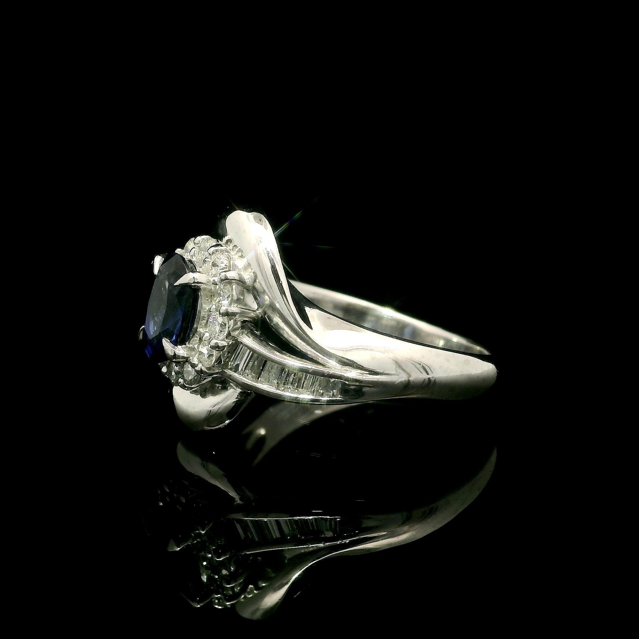 Well Made Solid Platin 1,61ctw Oval Blauer Saphir w / Diamant Cocktail-Ring im Angebot 1