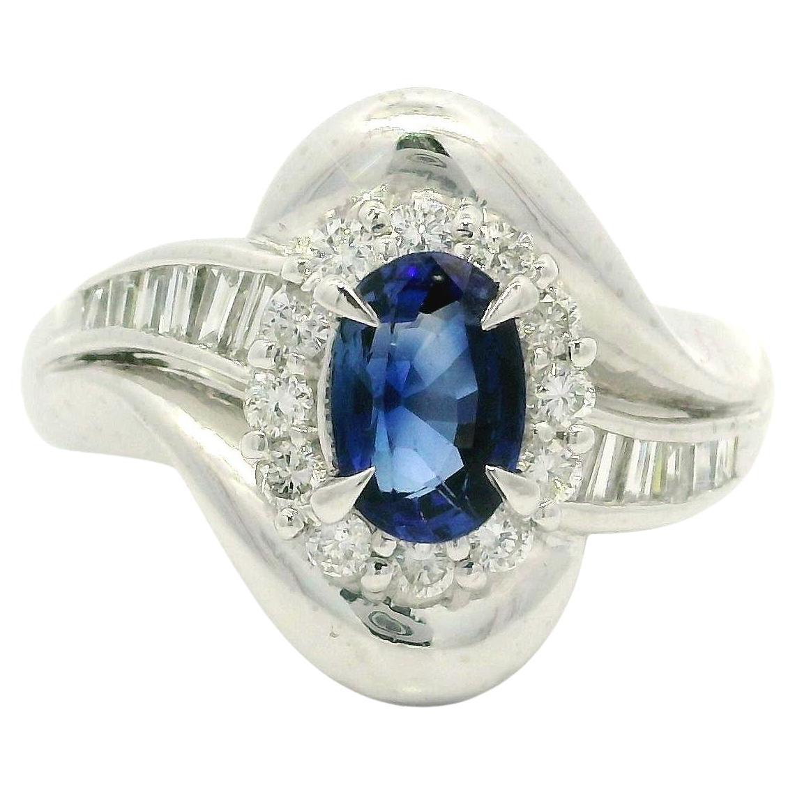 Anello da cocktail ben fatto in platino massiccio con zaffiro blu ovale e diamante da 1,61 ct.