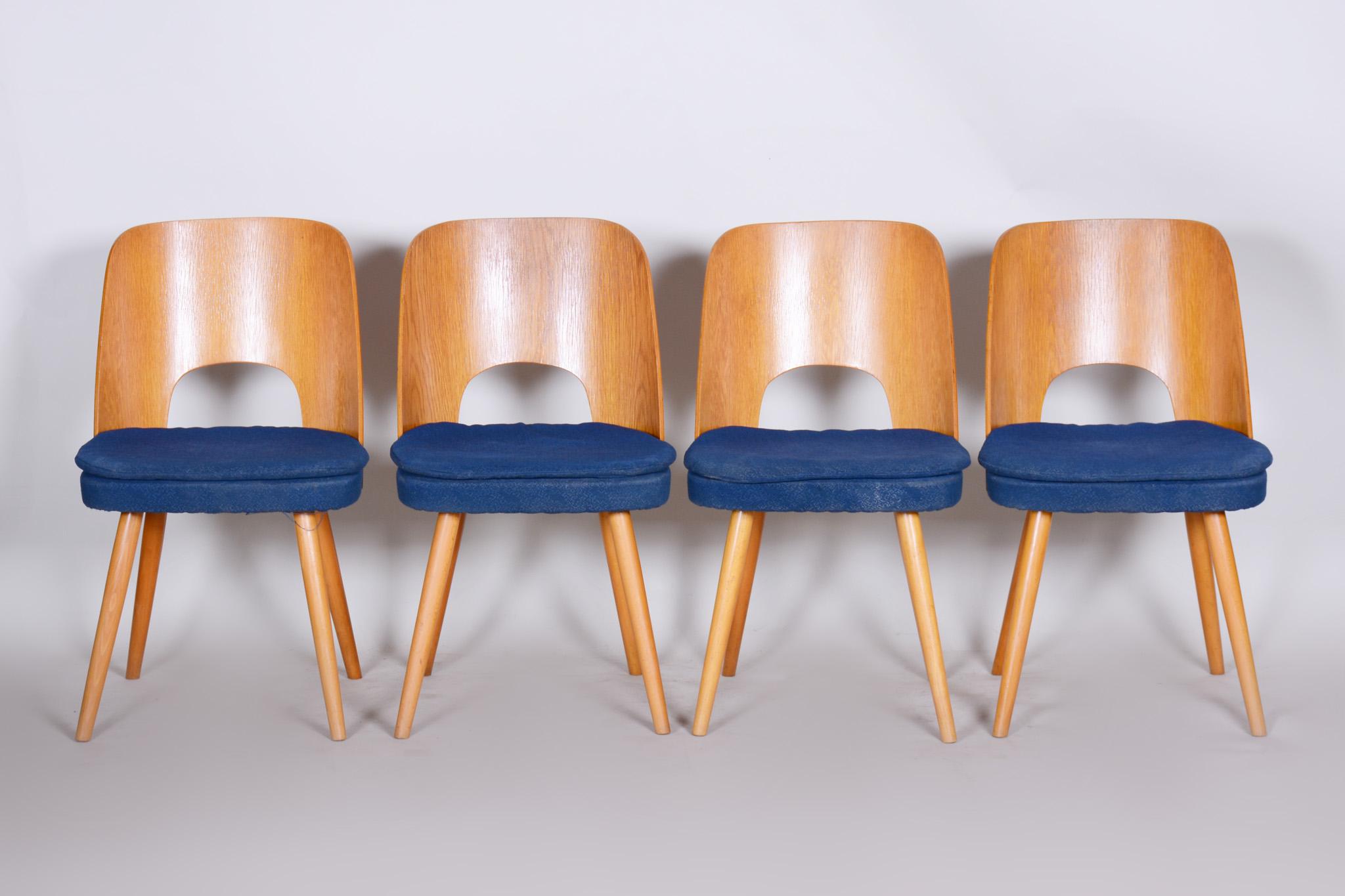 Czech midcentury chairs, 4 pieces.
Material: Beech
Period: 1950-1959
Original preserved condition
Made by architect Oswald Haerdtl.