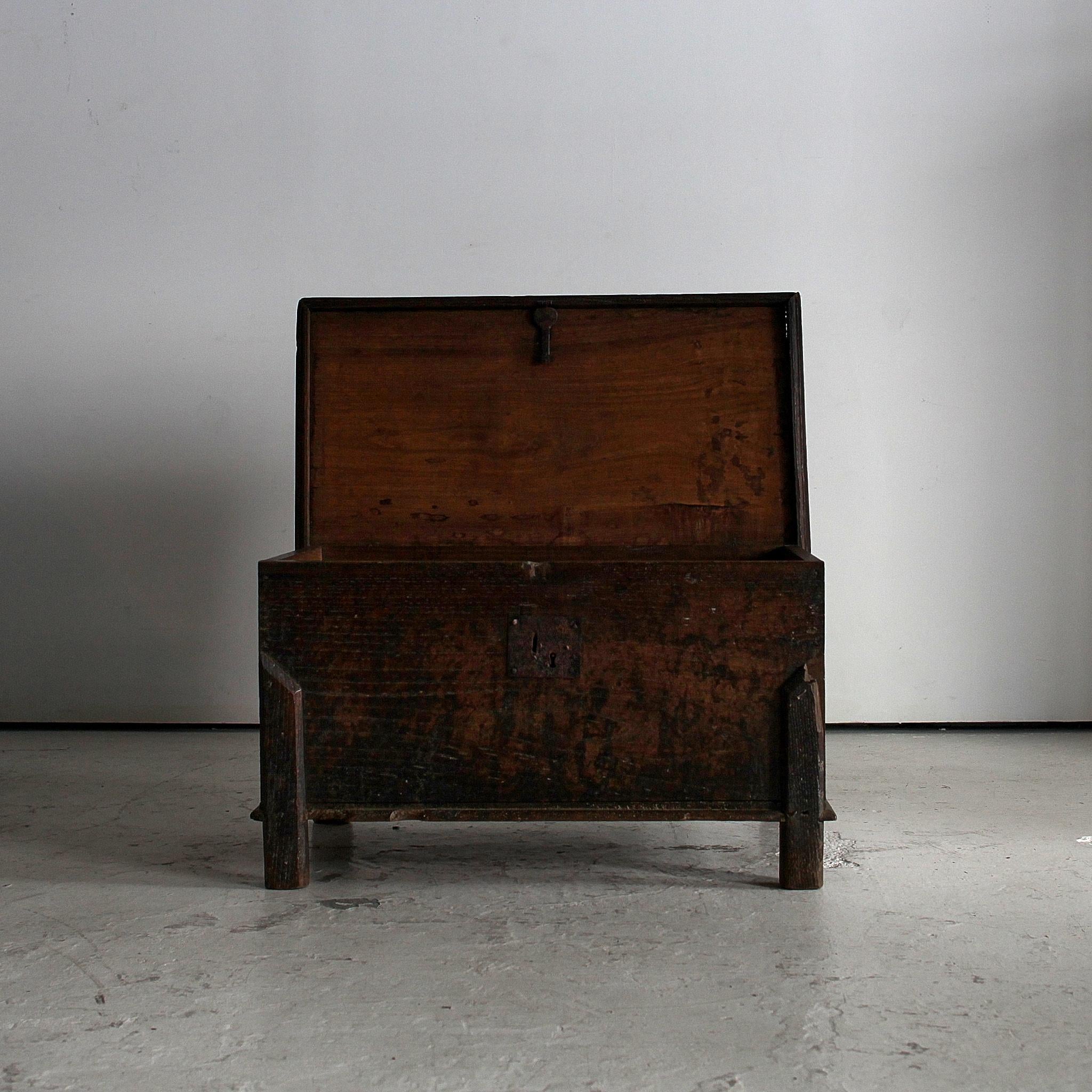 Well Proportioned Early 19Th C. Portuguese Coffer In Good Condition For Sale In London, GB