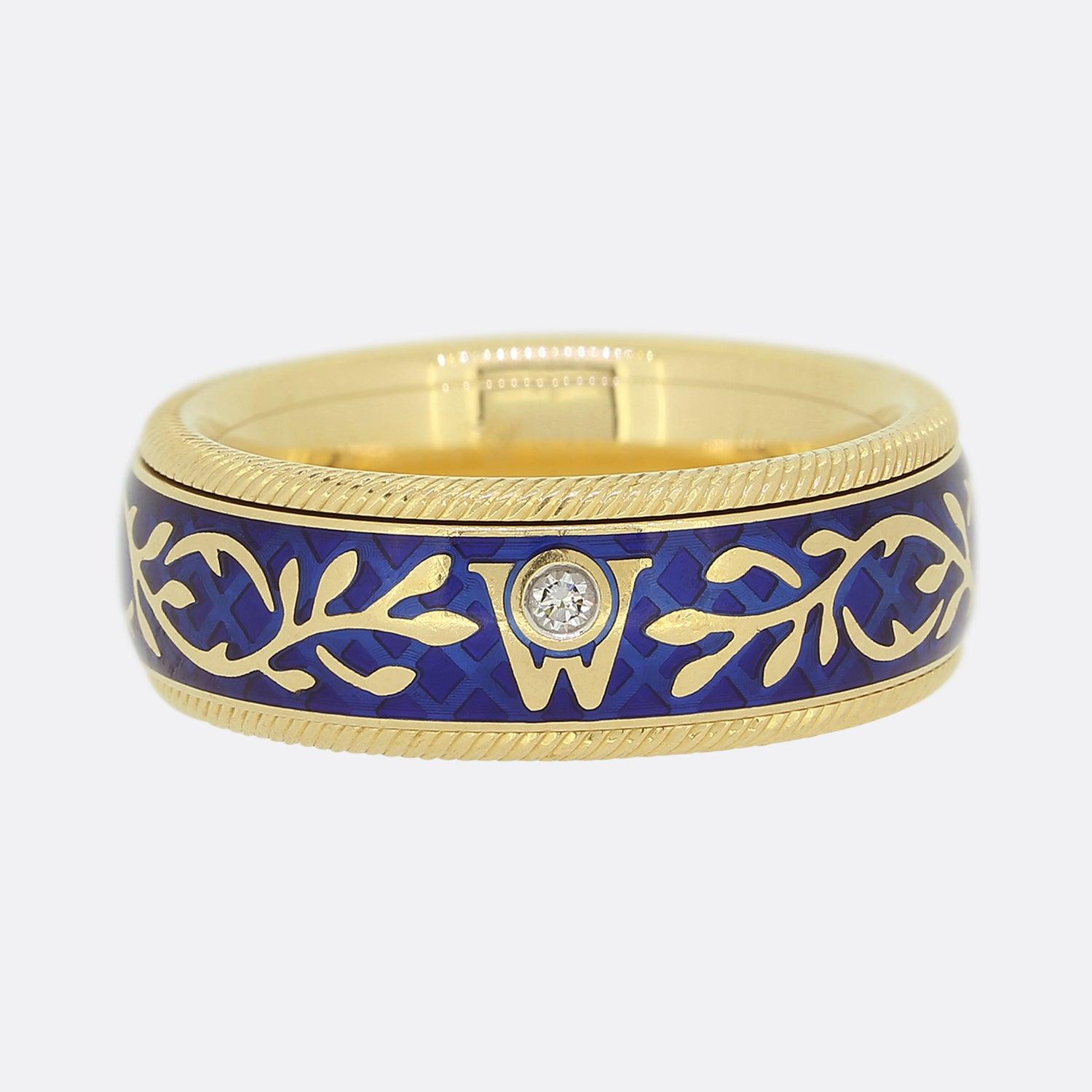 Here we have an 18ct yellow gold ring from the German jewellery designer, Wellendorff. The ring features two sections which allows the band to freely spin amidst an upper and lower roped bordering whilst the shank stays still and comfortable on the