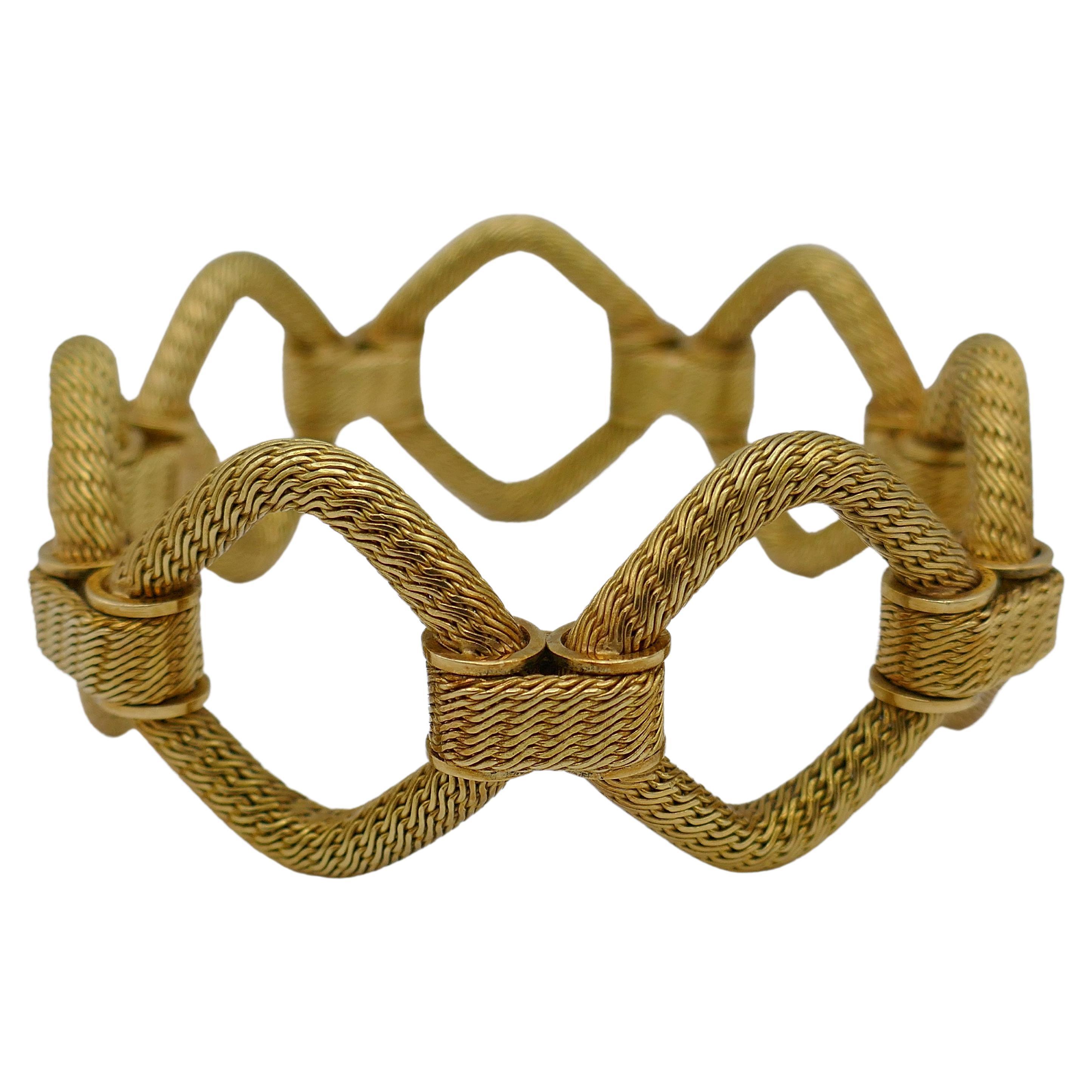 An exquisite vintage 18k gold bracelet with a silky-soft rope design.
The gold is smooth and gently shimmering.
The links are styled as the open-work rhombus connected by the flat woven stripes.
This bracelet is a unique looking piece made with the