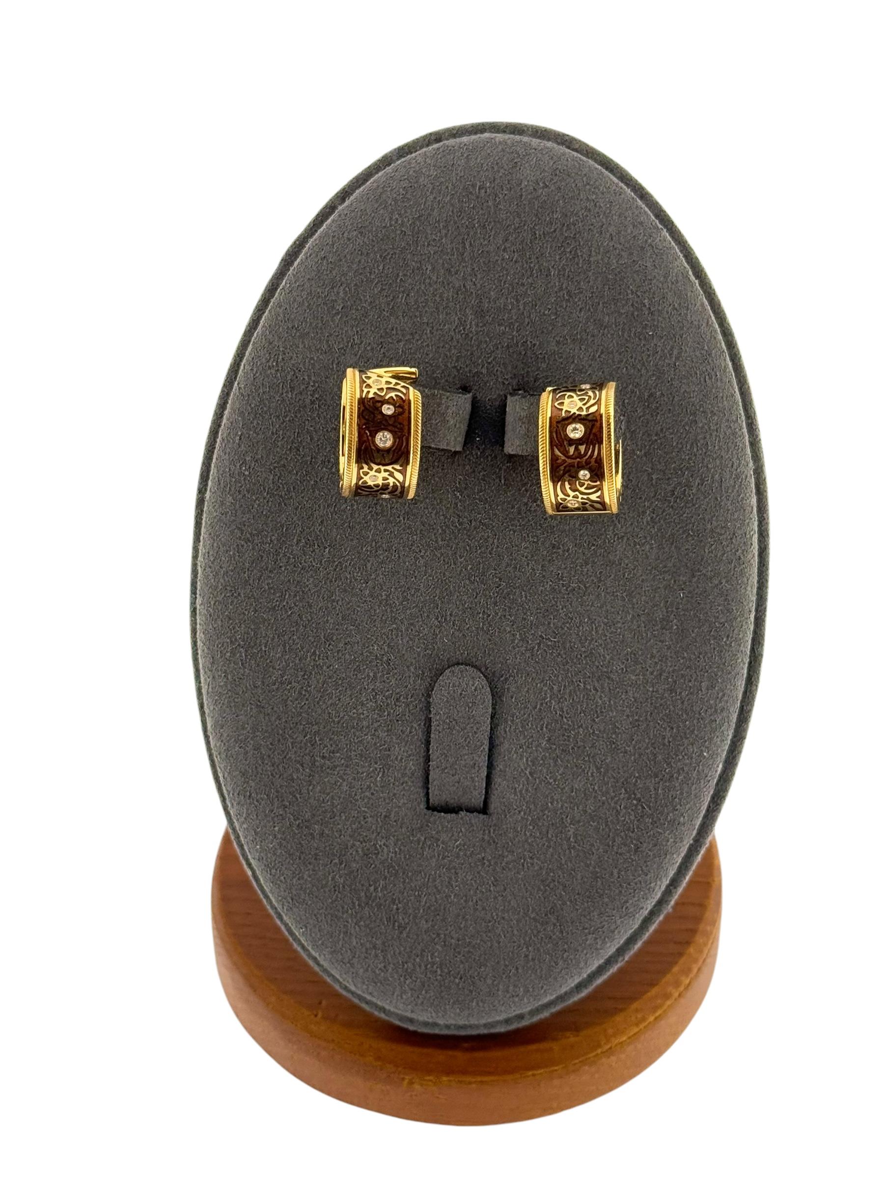 Wellendorff Creolen Chokotwist Gelbgold mit zweifarbiger Emaille und Diamanten im Angebot 11