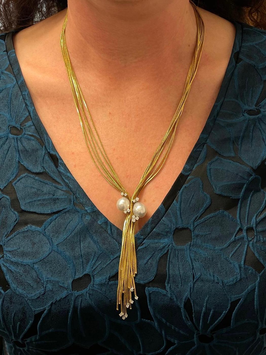 Taille ronde Collier en or jaune 18 carats avec perles et diamants Wellendorff en vente
