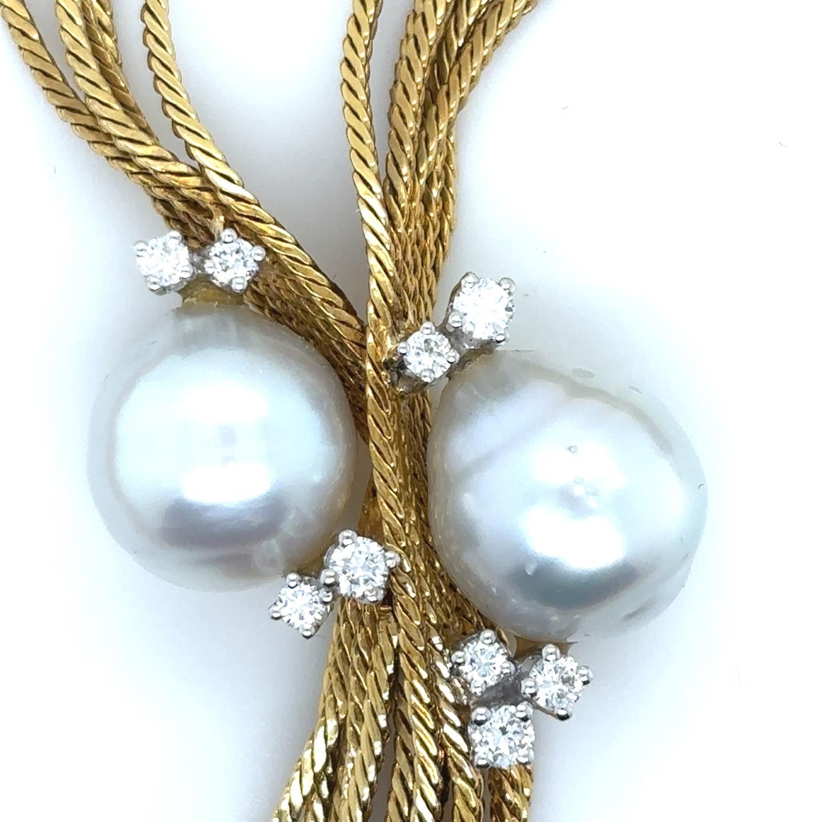 Collier en or jaune 18 carats avec perles et diamants Wellendorff en vente 1