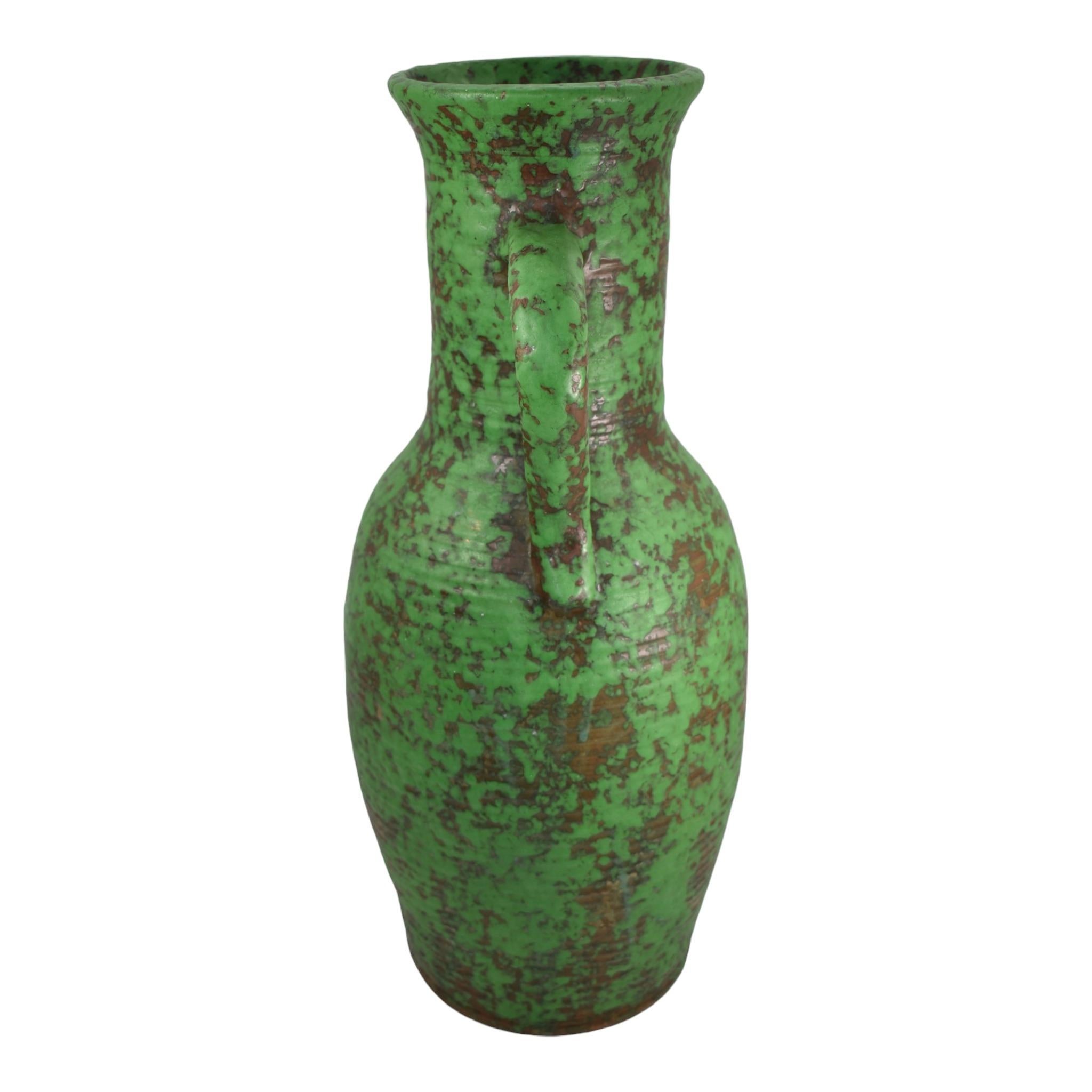 Weller Coppertone 1920er Jahre Vintage Arts and Crafts Pottery Grüne Bodenvase aus Keramik (20. Jahrhundert) im Angebot