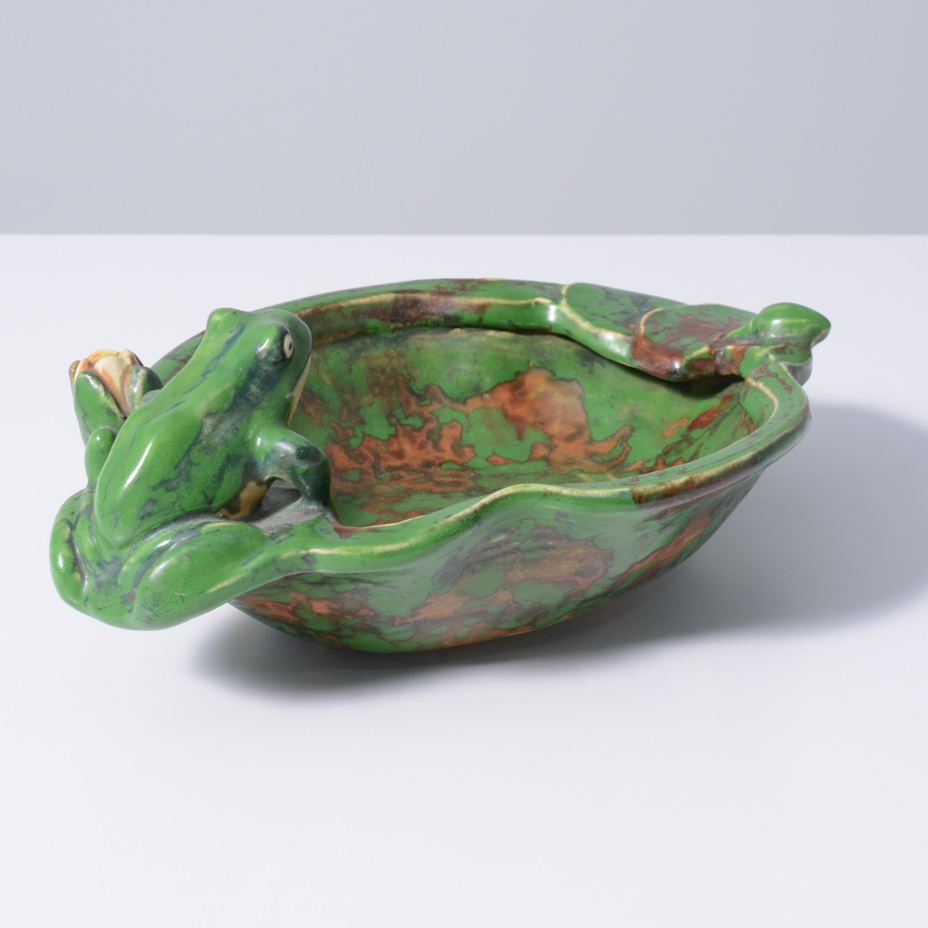 Weller COPPERTONE Frosch / Lilien Pad Schale, Rudolph Lorber Design (Arts and Crafts) im Angebot