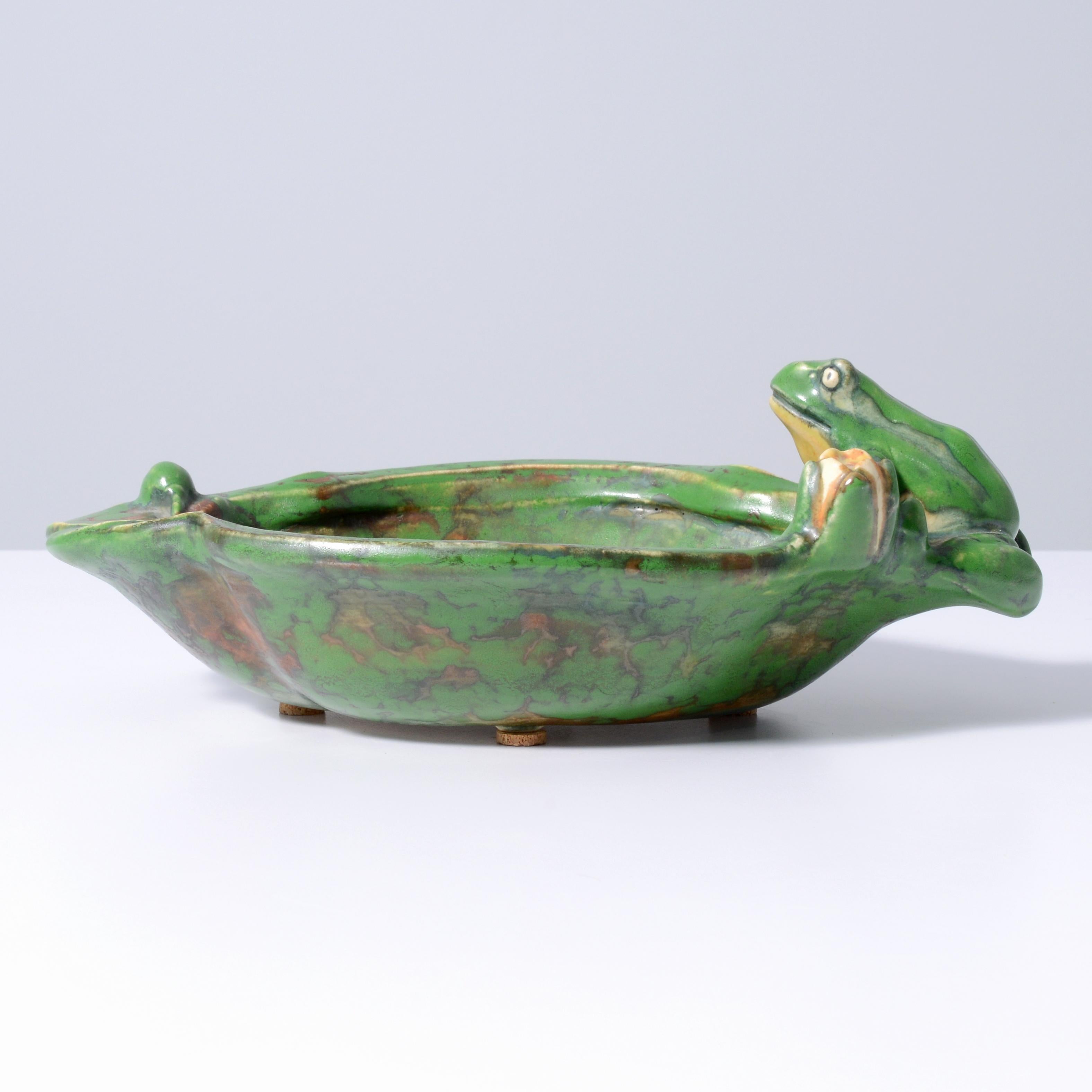 Weller COPPERTONE Frosch / Lilien Pad Schale, Rudolph Lorber Design (20. Jahrhundert) im Angebot