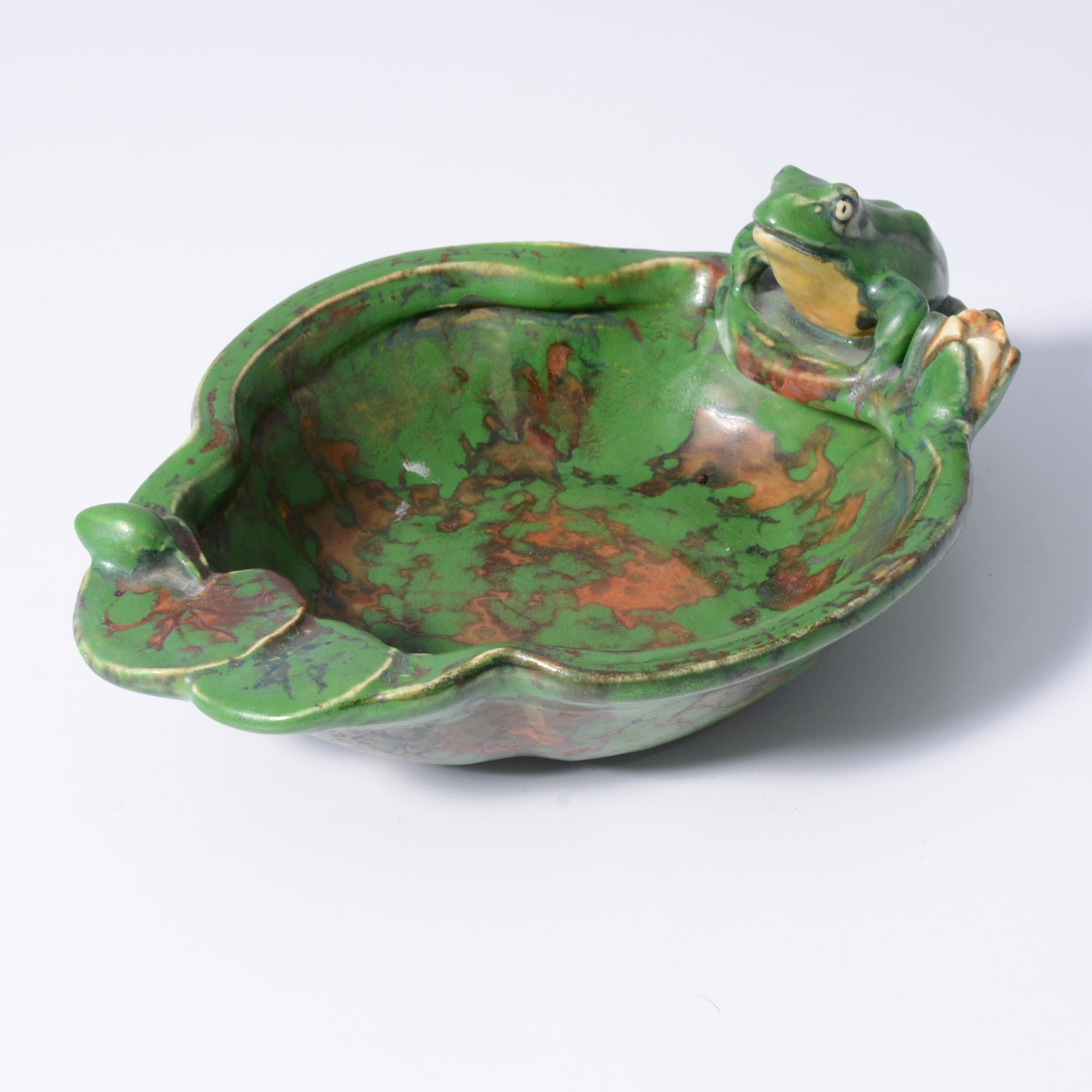 Weller COPPERTONE Frosch / Lilien Pad Schale, Rudolph Lorber Design (Keramik) im Angebot