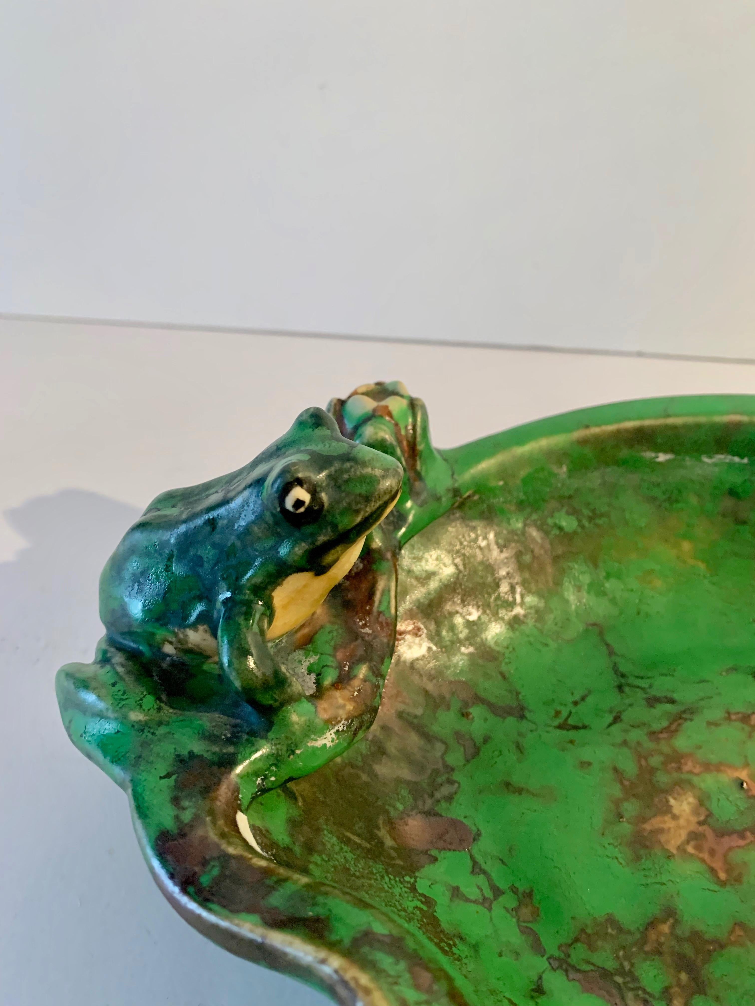 Weller Pottery Froschschale mit Rookwood Blumenfrosch im Zustand „Gut“ in Los Angeles, CA