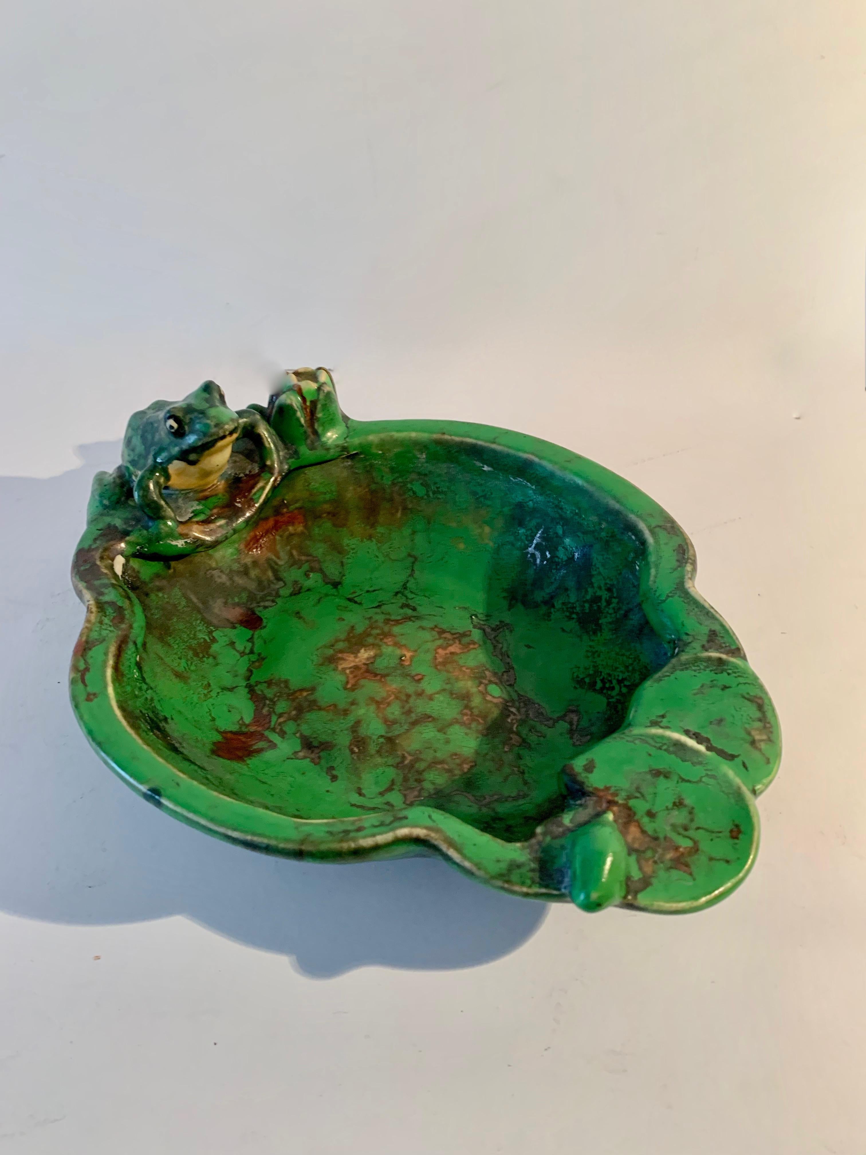 Weller Pottery Frog Bowl with Rookwood Flower Frog In Good Condition In Los Angeles, CA