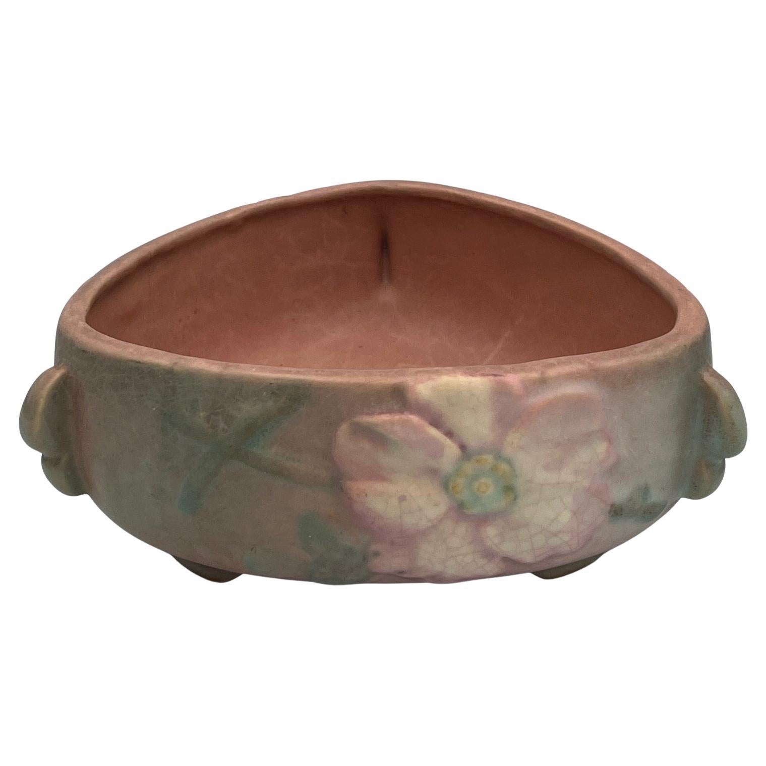 Jardinière à trois faces Wild Rose Weller en vente