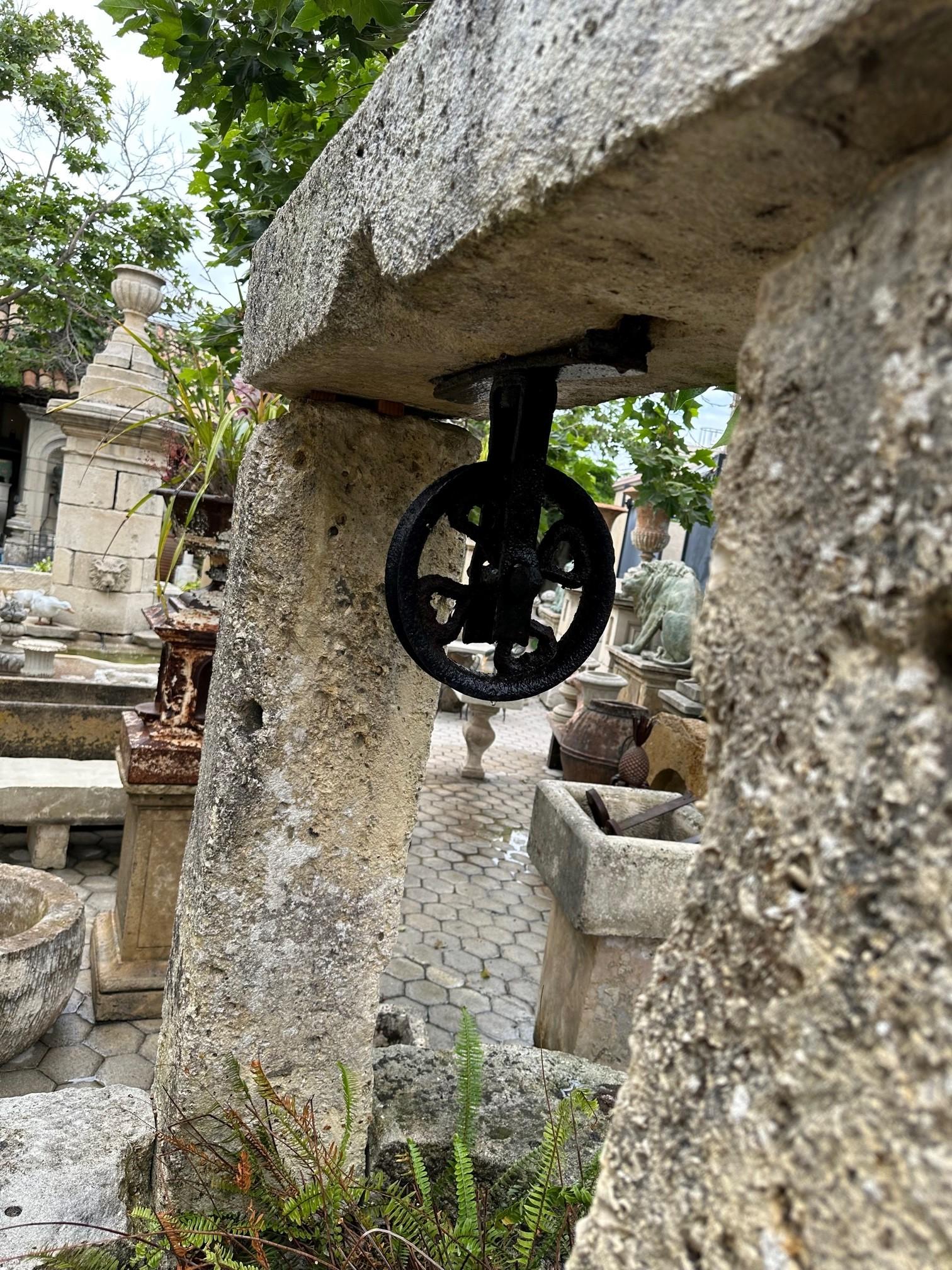 Récipient de récipient de cheminée en pierre sculpté à la main avec réserve d'eau de cheminée antique en vente 5