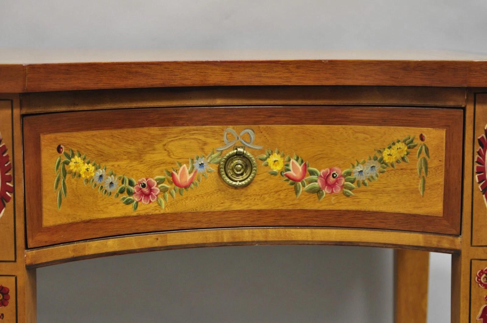 Stile Adam Wellington Hall, credenza in legno satinato decorata con vernice in stile Adam Hall. in vendita