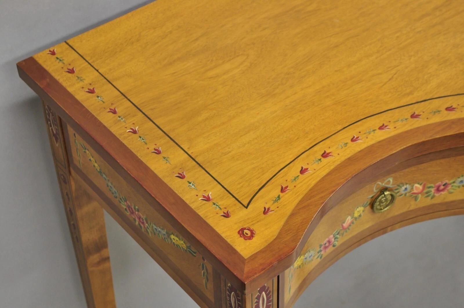 XX secolo Wellington Hall, credenza in legno satinato decorata con vernice in stile Adam Hall. in vendita