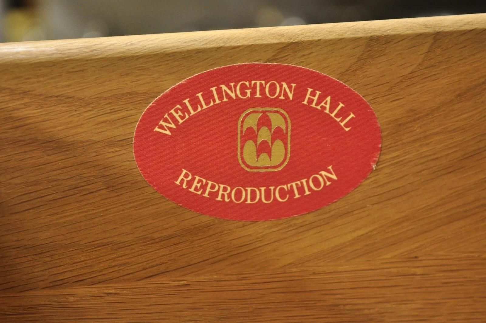 Wellington Hall, credenza in legno satinato decorata con vernice in stile Adam Hall. in vendita 2
