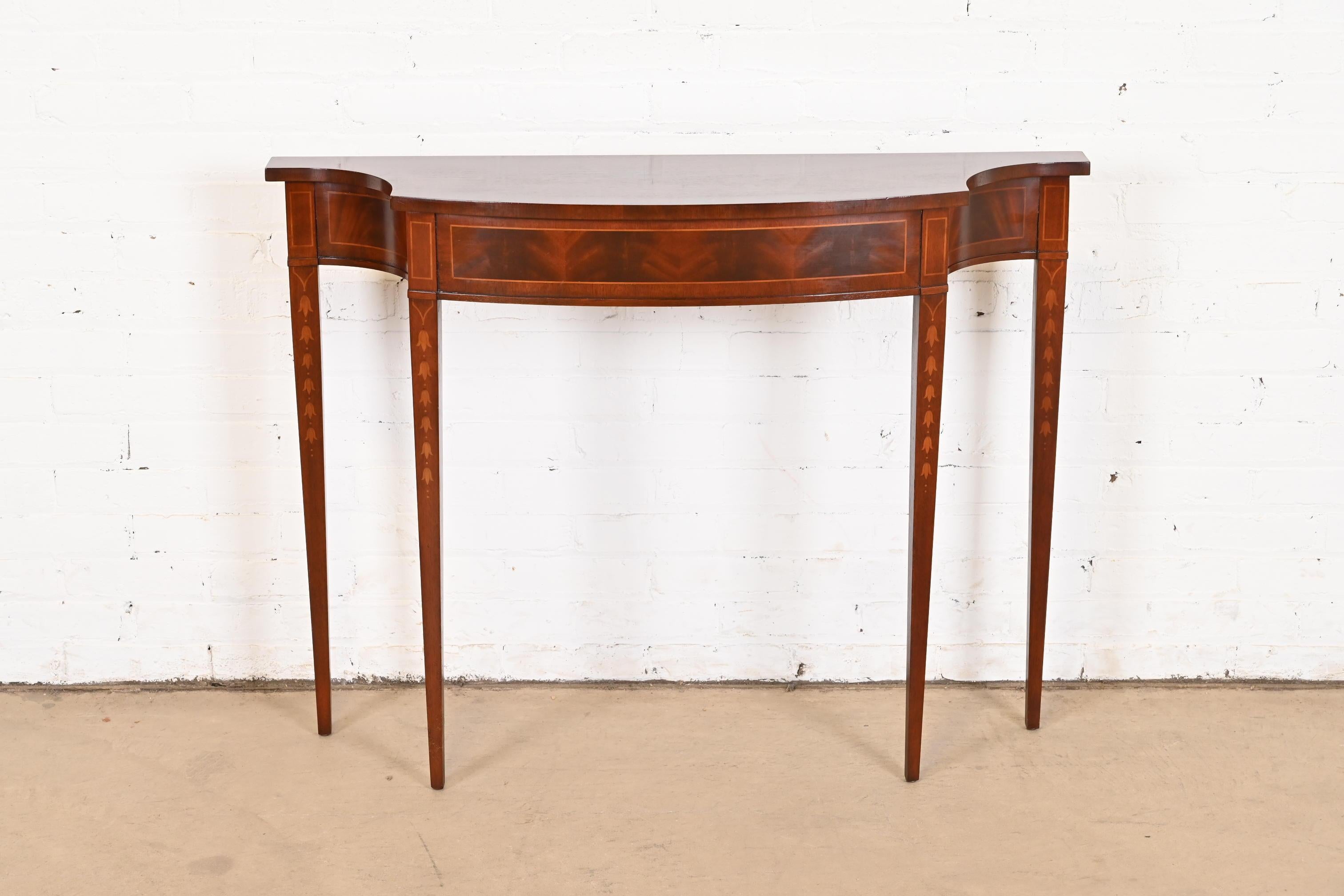 A gorgeous Federal or Hepplewhite style console table, sofa table, or entry table

By Wellington Hall

USA, Circa 1980s

Flame mahogany, with inlaid satinwood marquetry.

Measures: 42.25