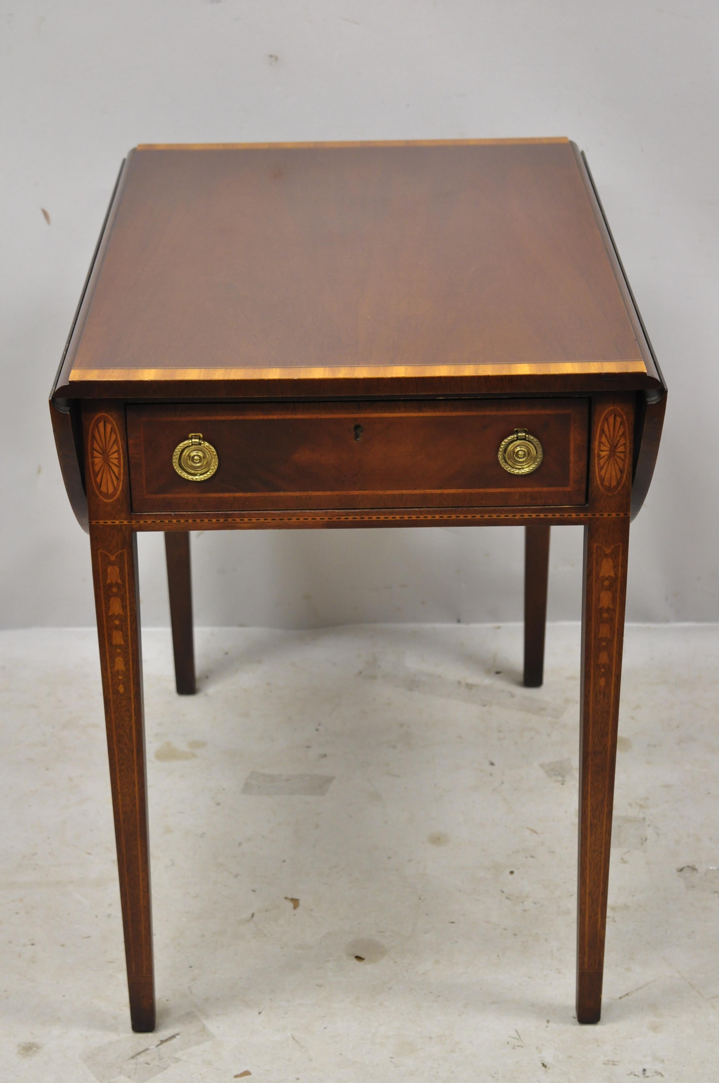Wellington hall federal mahogany Pembroke lamp end table drop-leaf pinwheel inlay. Item features banded top, satinwood pinwheel and bell flower inlay, drop-leaf sides, beautiful wood grain, original label, 1 dovetailed drawer, tapered legs, solid