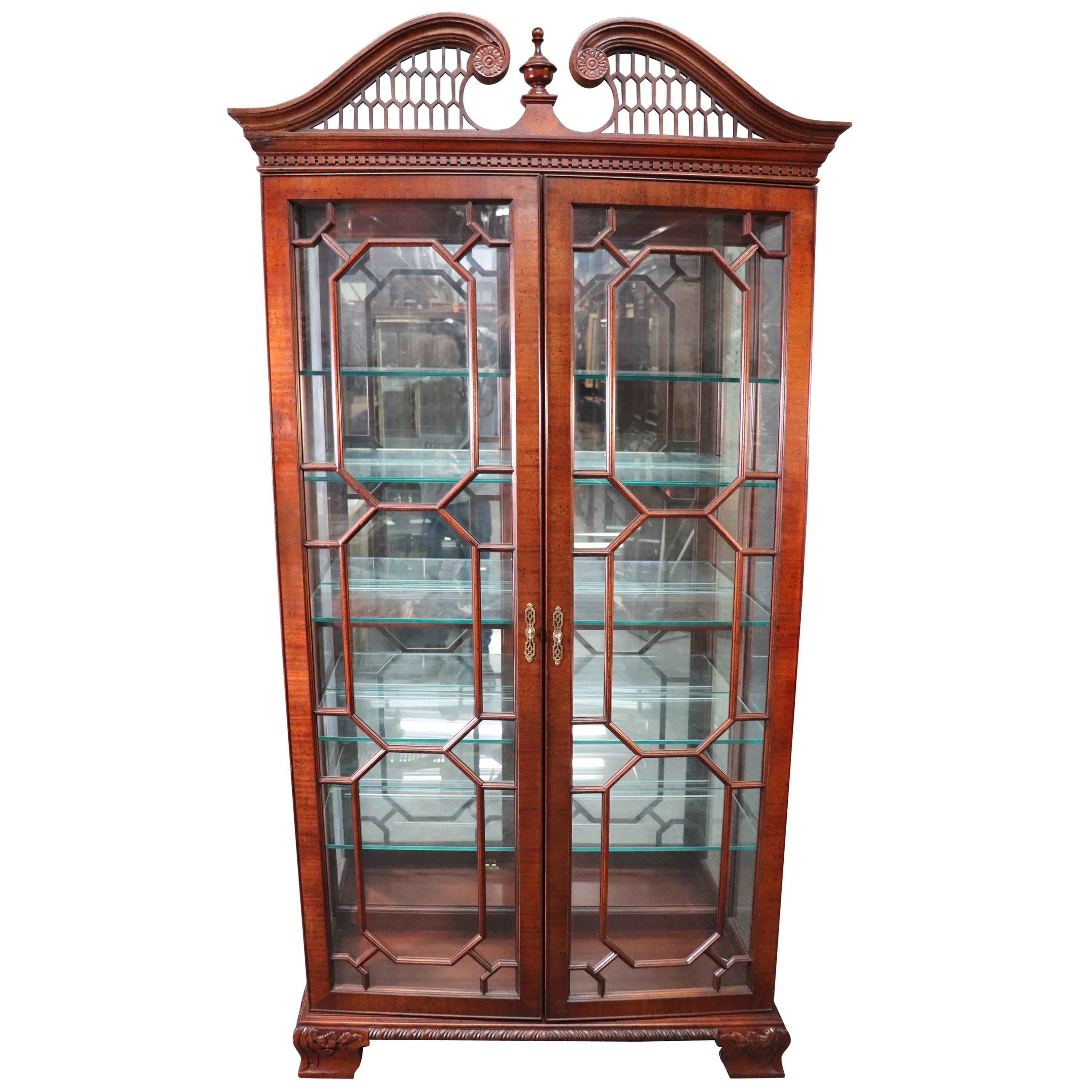 Wellington Hall Mahogany Chippendale Lighted China Cabinet Vitrine