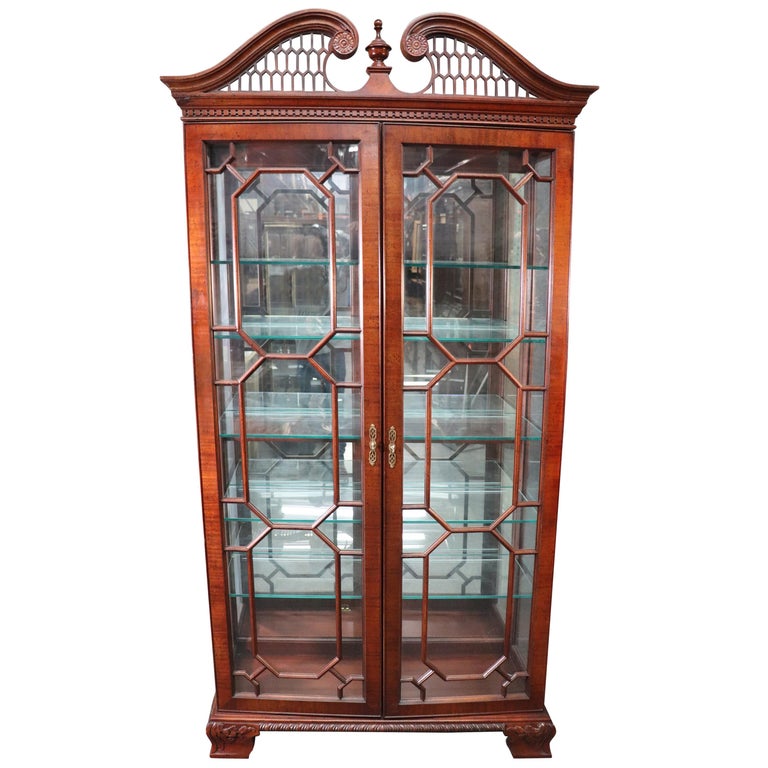 Wellington Hall Mahogany Chippendale Lighted China Vitrine For