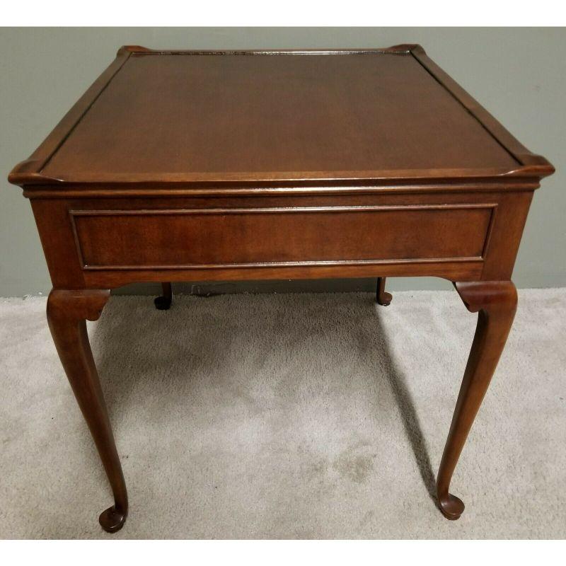 Wellington Hall Queen Anne Mahogany End Side Table  In Good Condition For Sale In Lake Worth, FL