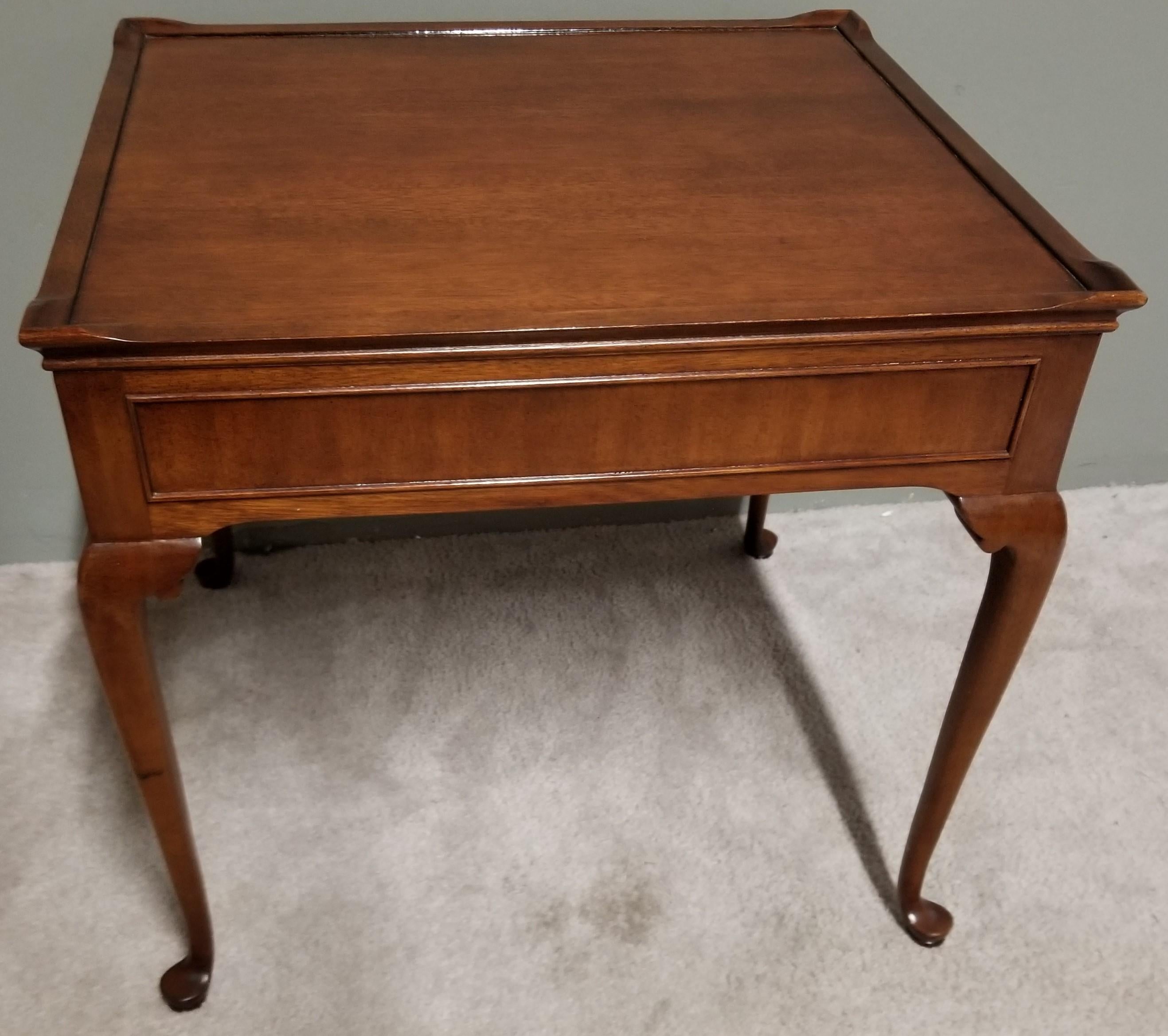 Wellington Hall Queen Anne Mahogany End Side Table  For Sale 3