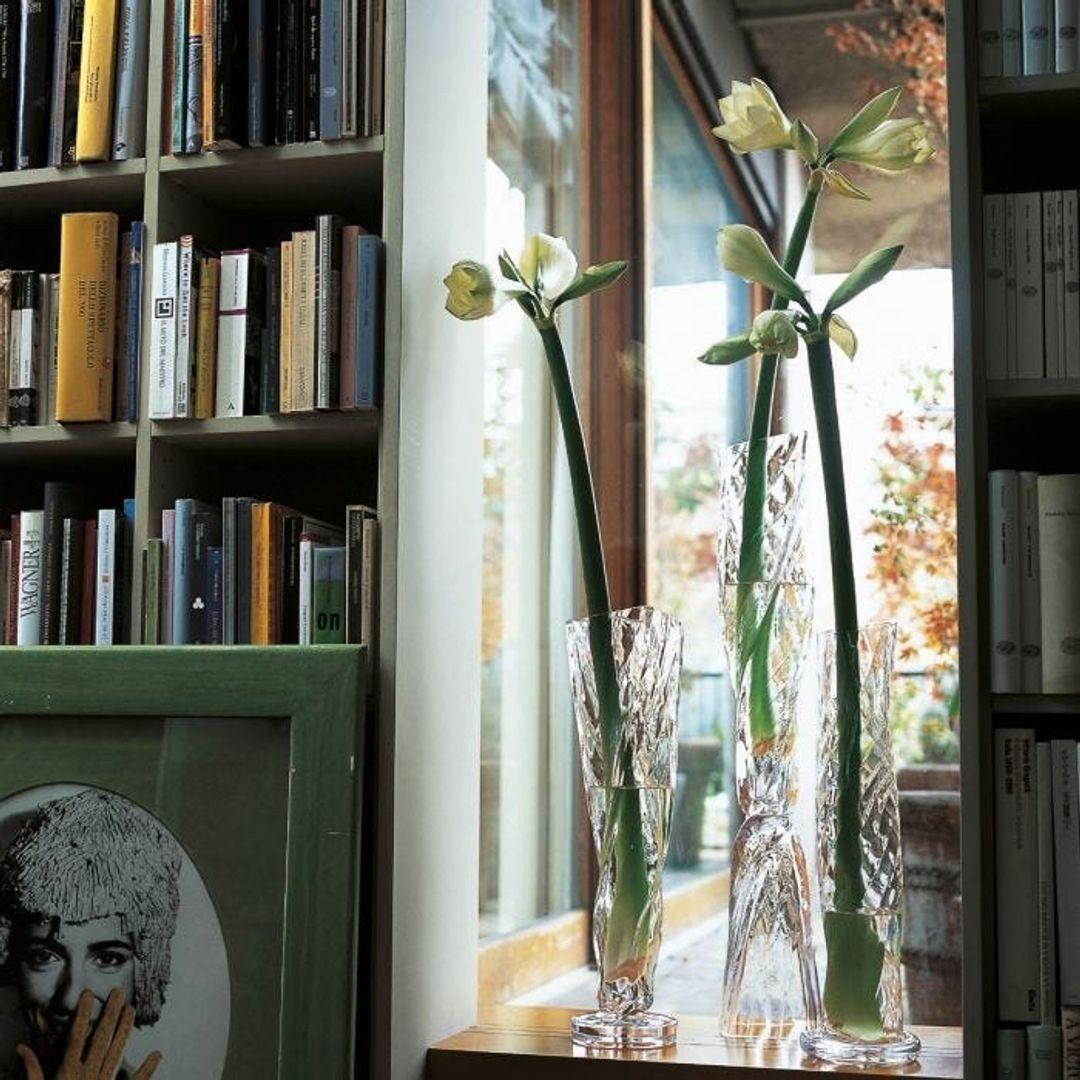 Die Sipek-Gläserkollektion ist ein Kunstwerk, jedes Glas ist anders; jedes zeichnet sich durch ein persönliches Dekor und eine persönliche Farbe aus; jedes Glas hat sein Dekor und seine Farbe und kann leicht von dem abgebildeten Produkt abweichen.