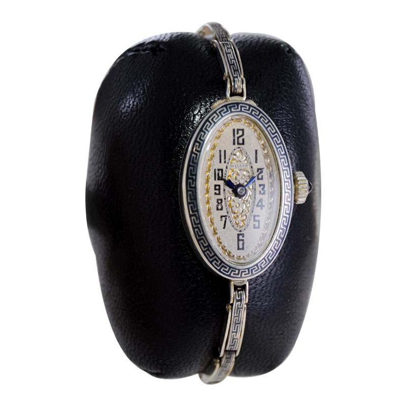 Welsam Silber und Niello Art Deco Damenuhr mit Original-Armband 1920''s (Art déco) im Angebot