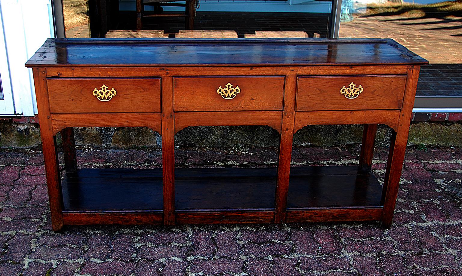 Welsh 18th century oak three drawer potboard low dresser with lower shelf for pots. This dresser comes from southern Wales, most probably made in Carmarthenshire. This form is a classic small dresser (61 3/4