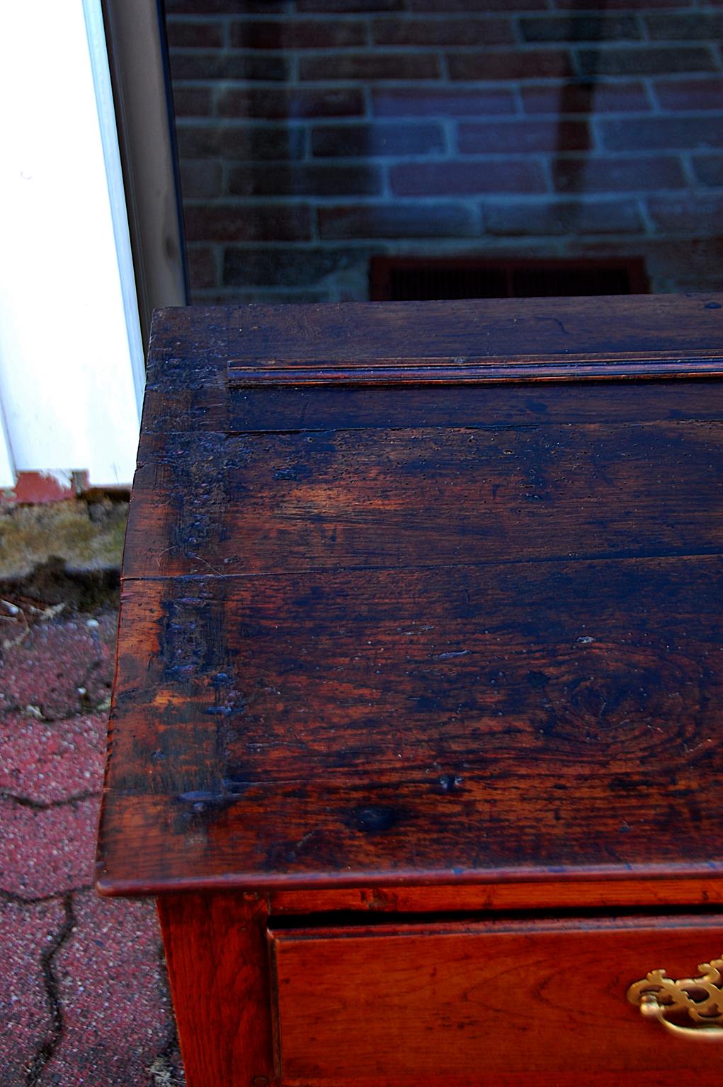 Welsh 18th Century Oak Three Drawer Potboard Low Dresser from Carmarthenshire In Good Condition In Wells, ME