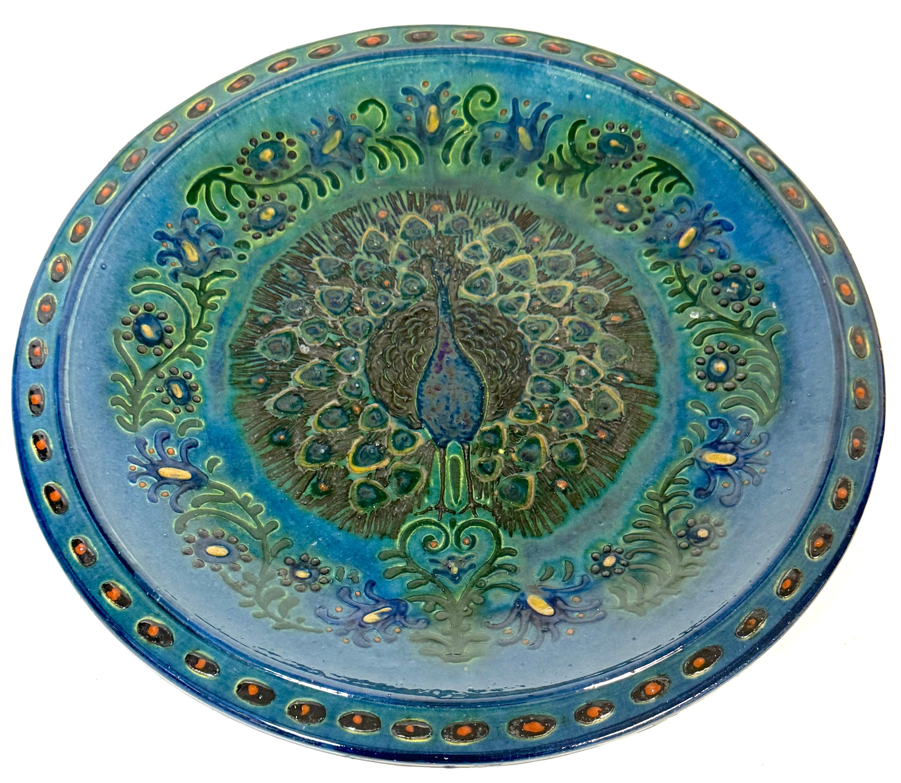 Welsh Arts & Crafts Pfauengeschirr von John Lang, Aberamffra, ca. 1910-1925
12,5