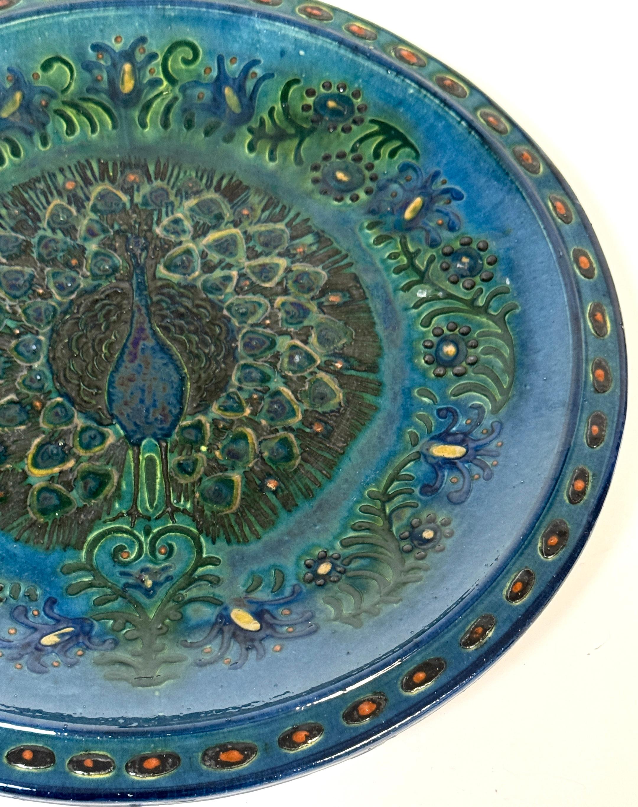 Welsh Arts & Crafts Pfauengeschirr von John Lang, Aberamffra, ca. 1910-1925 im Zustand „Gut“ im Angebot in West Palm Beach, FL