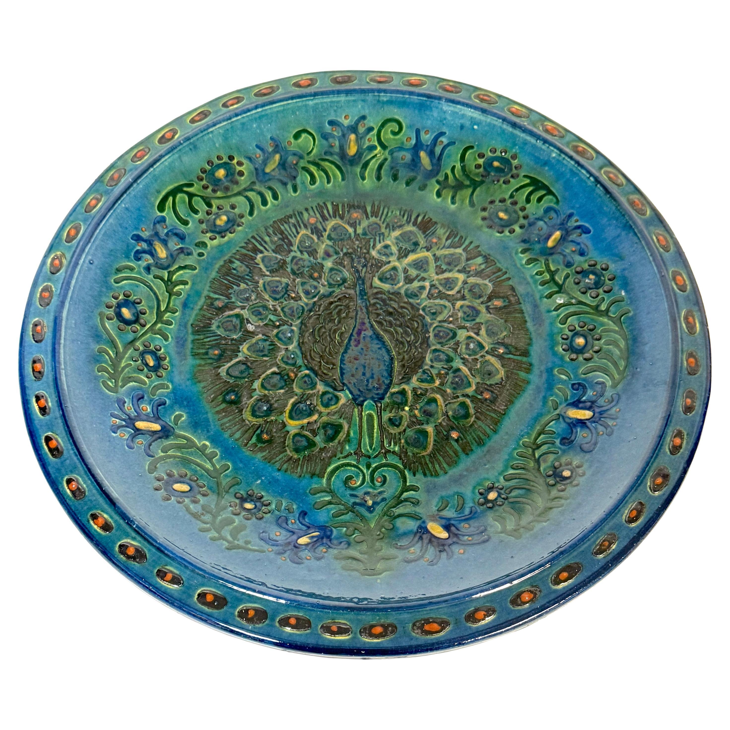 Welsh Arts & Crafts Pfauengeschirr von John Lang, Aberamffra, ca. 1910-1925 im Angebot