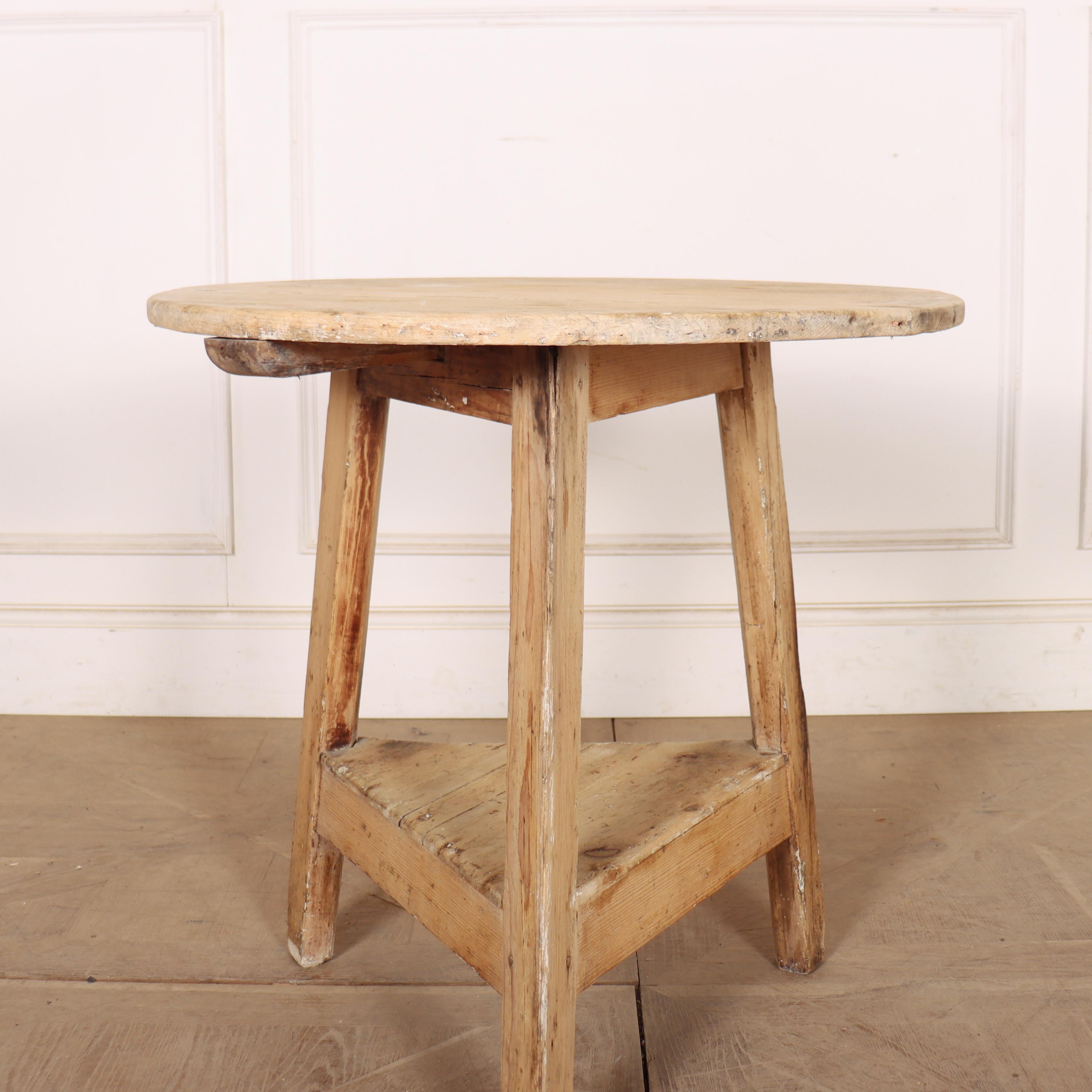 Welsh Cricket Table In Good Condition For Sale In Leamington Spa, Warwickshire