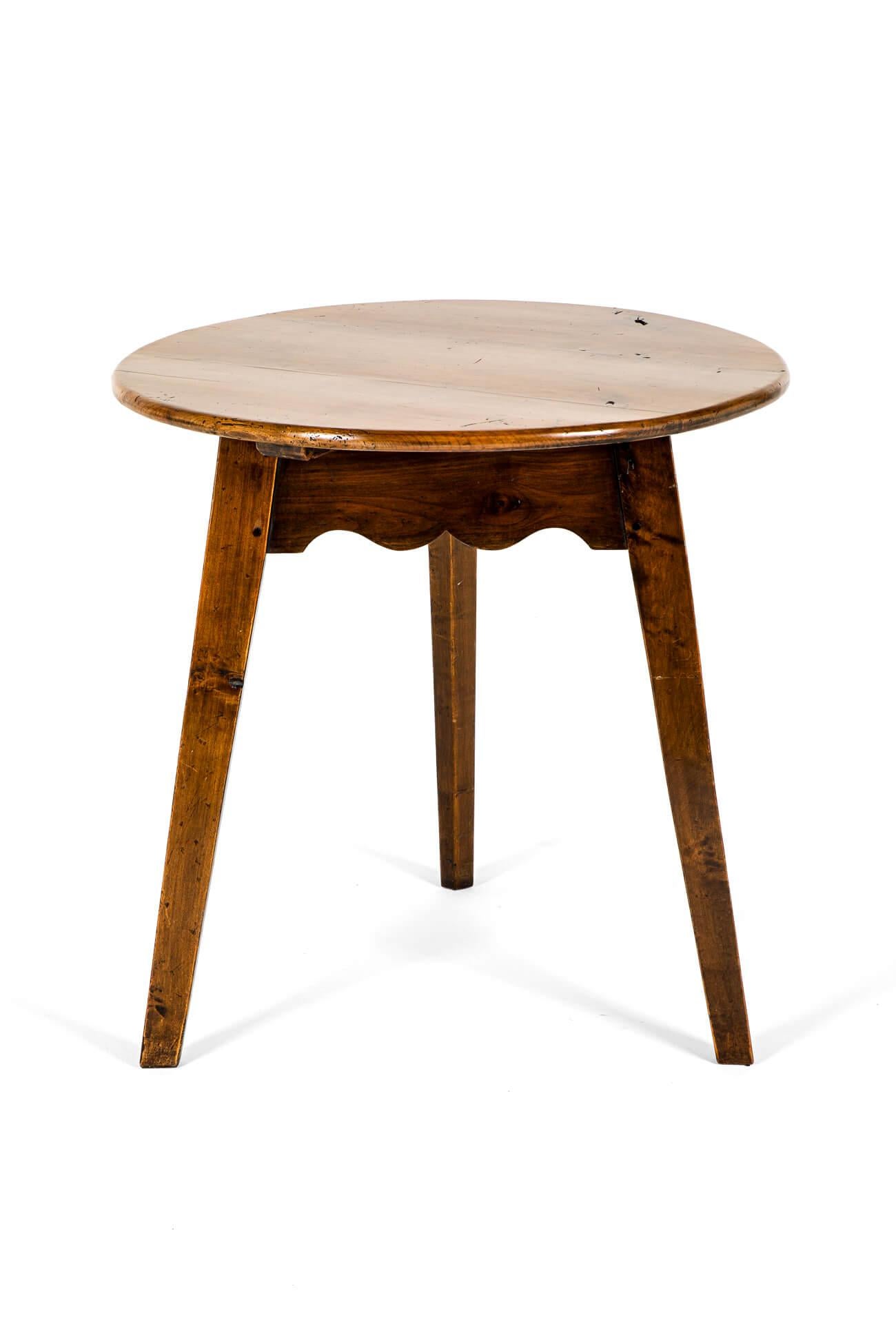 Arte popolare Tavolo da cricket in legno Wood Wood in vendita