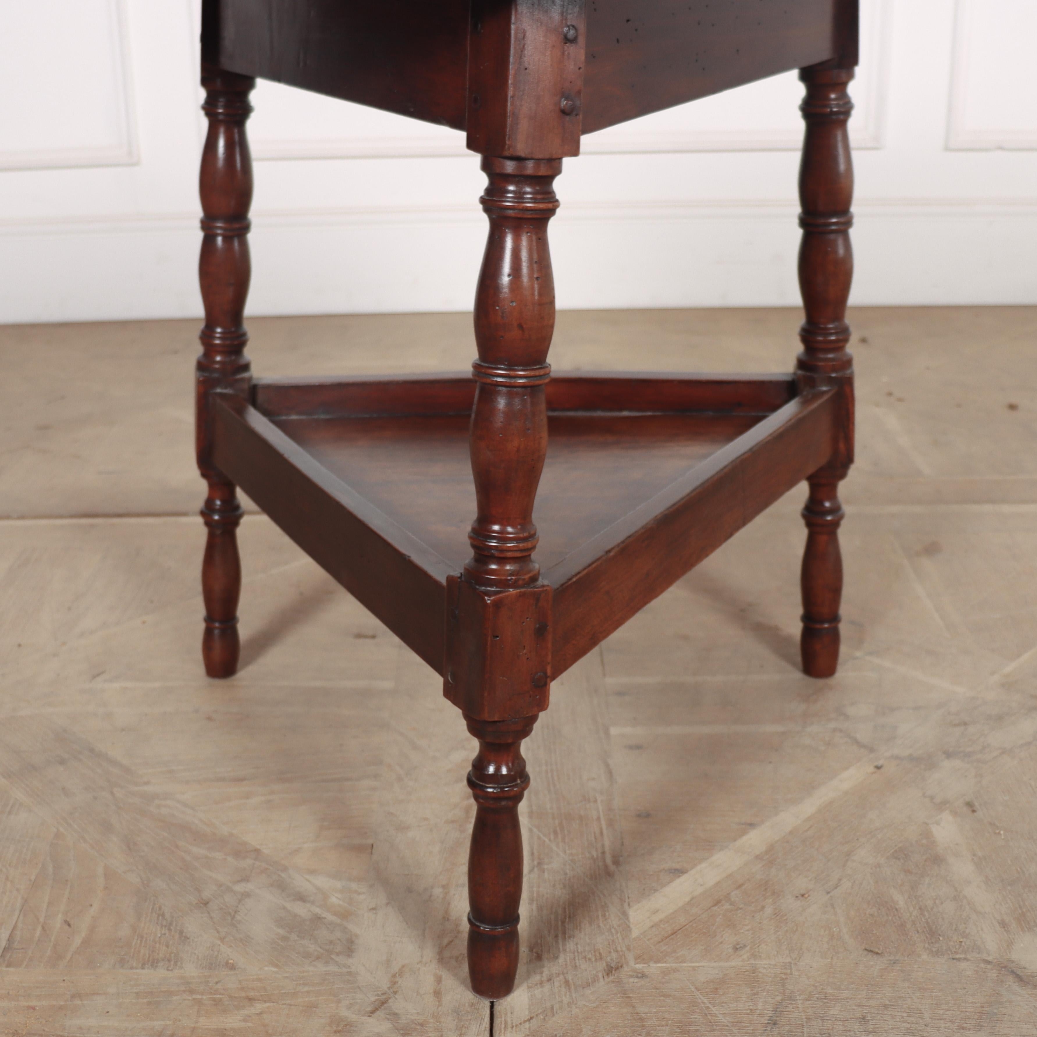 Welsh Fruitwood Cricket Table In Good Condition For Sale In Leamington Spa, Warwickshire