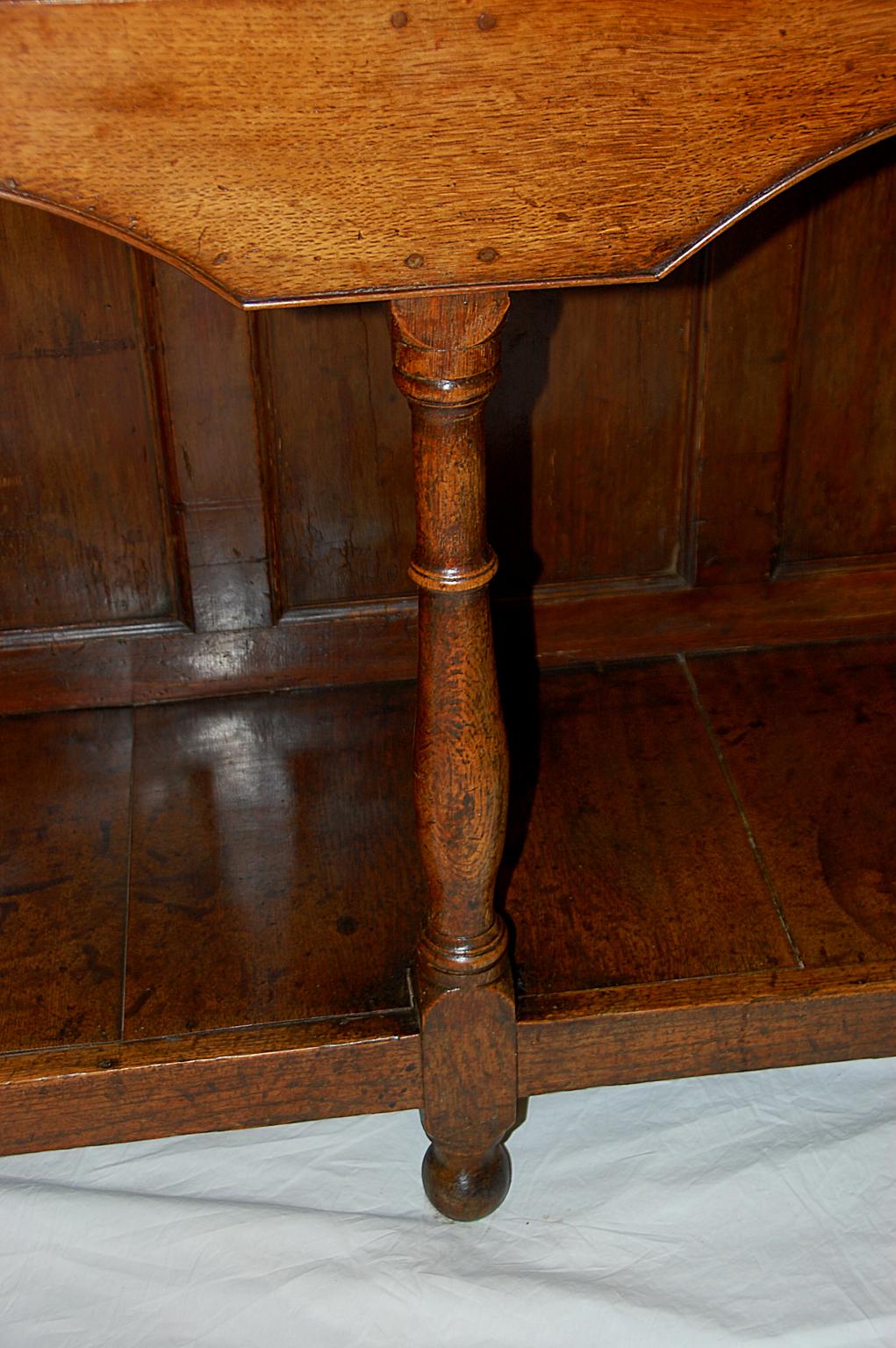 Welsh Georgian 18th Century Oak Three-Drawer Potboard Montgomeryshire Dresser 1