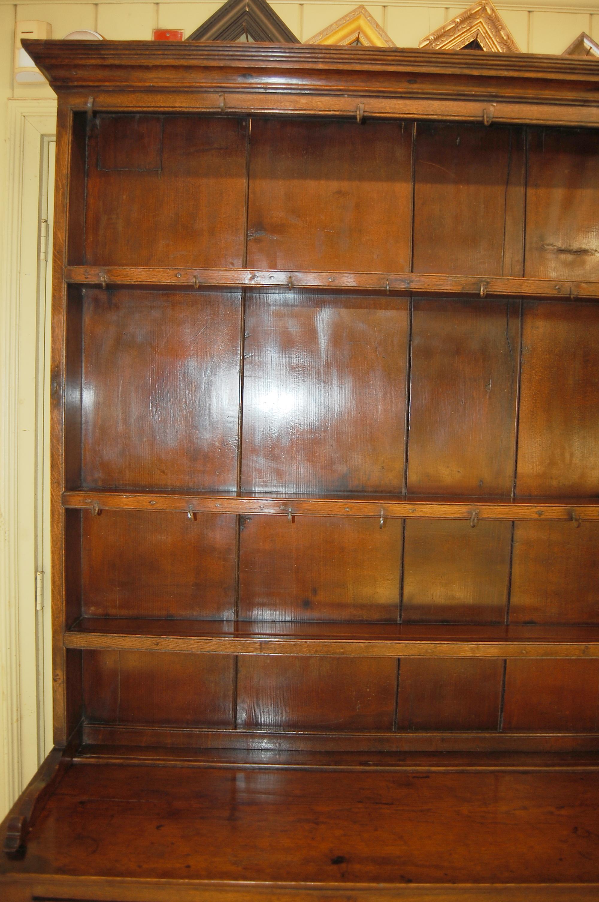 Welsh Georgian Oak Potboard Dresser with Full Rack, Drawers and Lower Shelf For Sale 1
