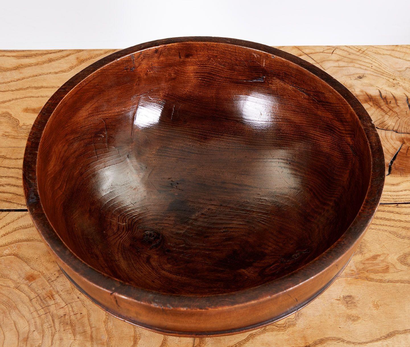 Welsh Harvest Bowl In Good Condition For Sale In Greenwich, CT