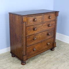 Commode en chêne gallois avec colonnes torsadées et boutons d'origine