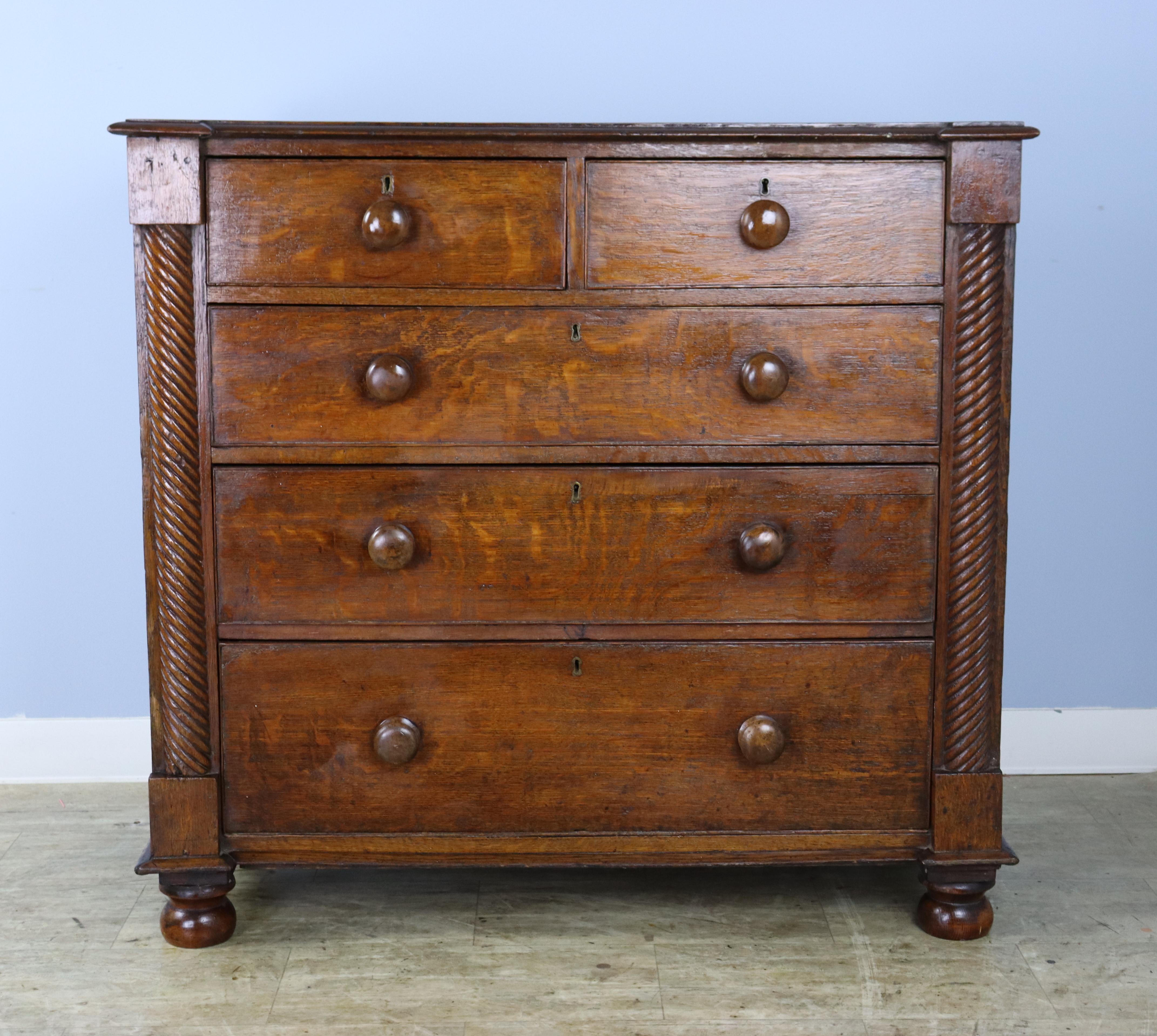 Welsh Oak Chest of Drawers with Twist Columns and Original Knobs In Good Condition For Sale In Port Chester, NY