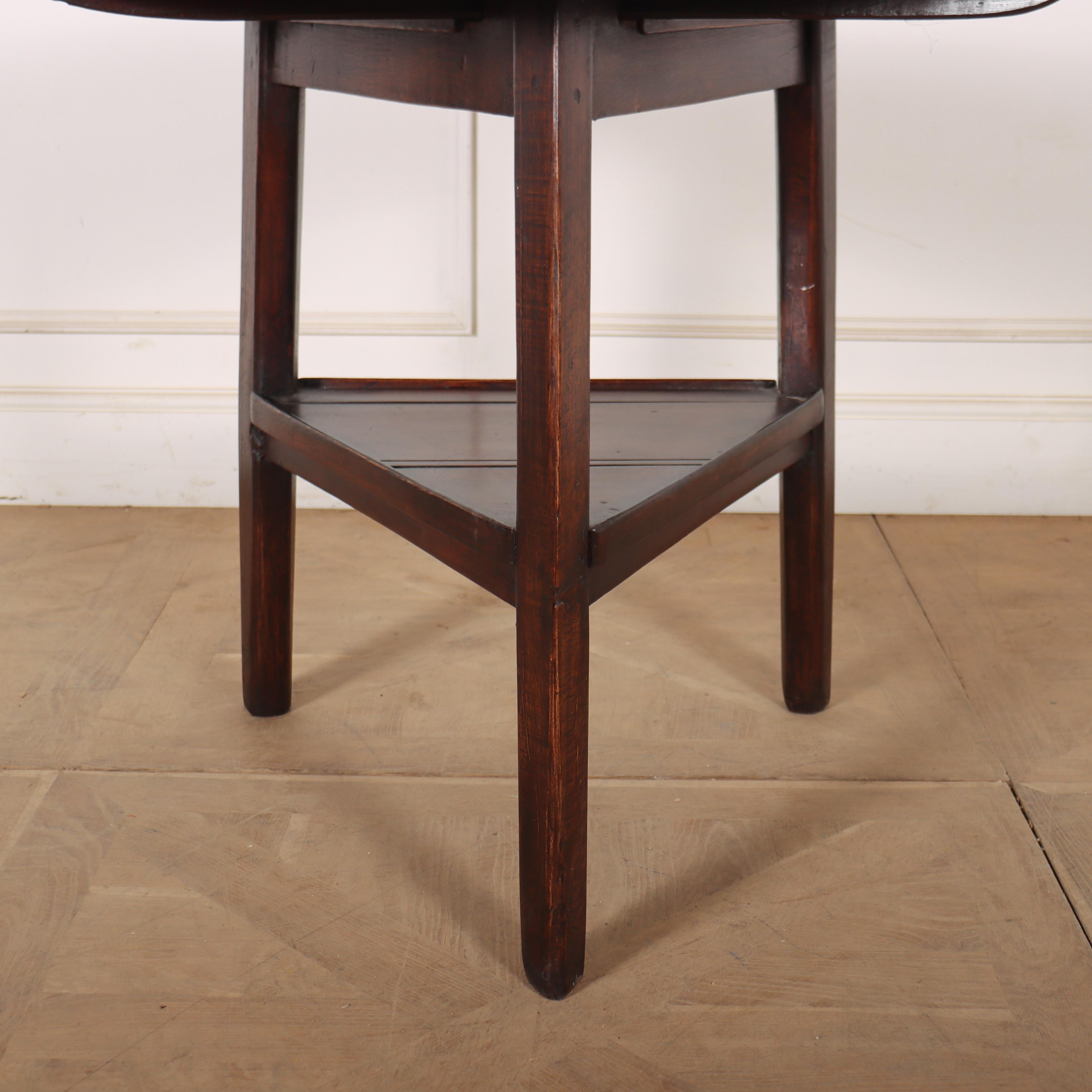 Welsh Oak Cricket Tisch (Walisisch) im Angebot